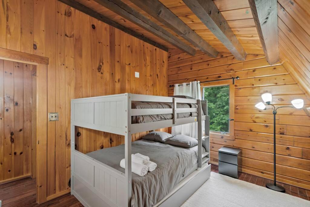 Cloud Nine: Have it All, Pool with Hot Tub and Secluded Lake! view 4