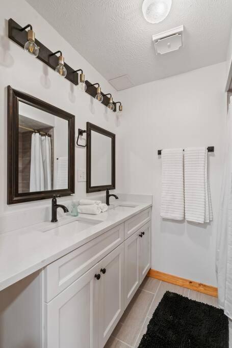 Cloud Nine: Have it All, Pool with Hot Tub and Secluded Lake! view 5