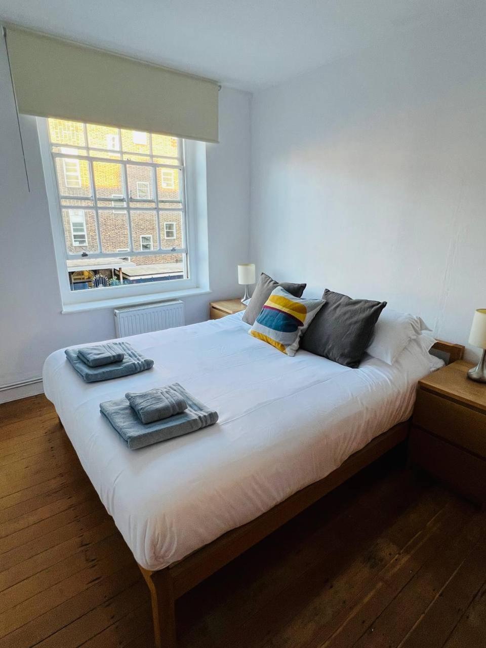Cosy London bedroom near Oval Station - shared bathroom