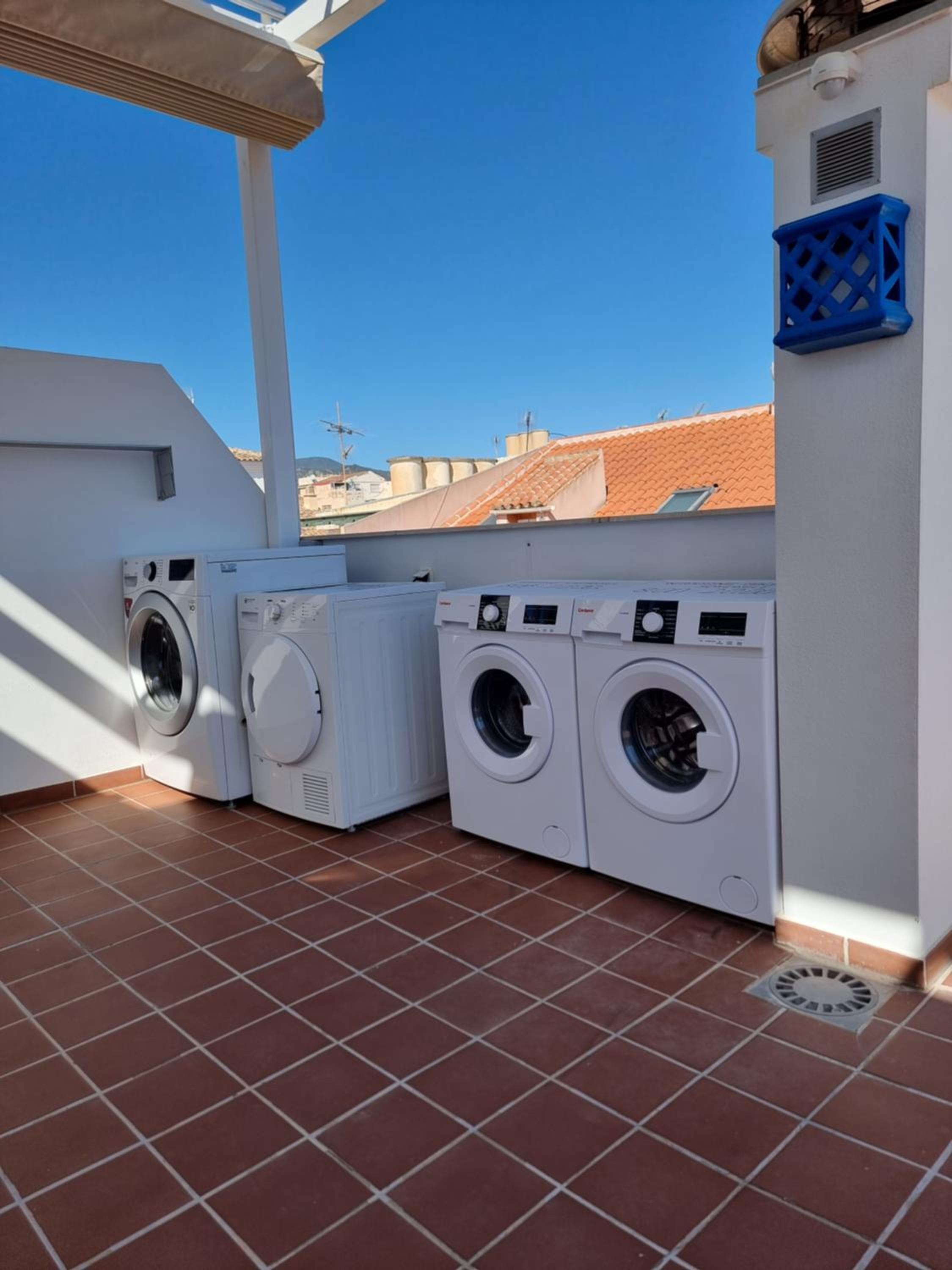 APARTAMENTOS ELEMAR free luggage storage