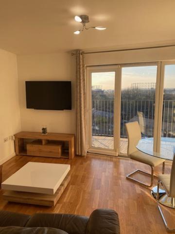 Eaglet 2 Bedroom Luxury Home near Etihad Staduim view 2