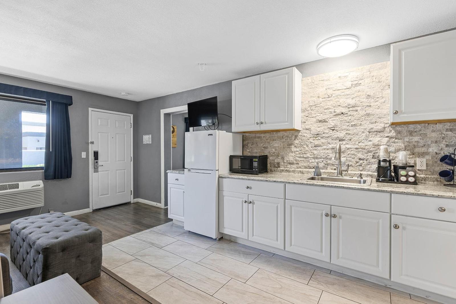 Prescott Valley Vacations - GreenTree Inn Prescott Valley - Property Image 23