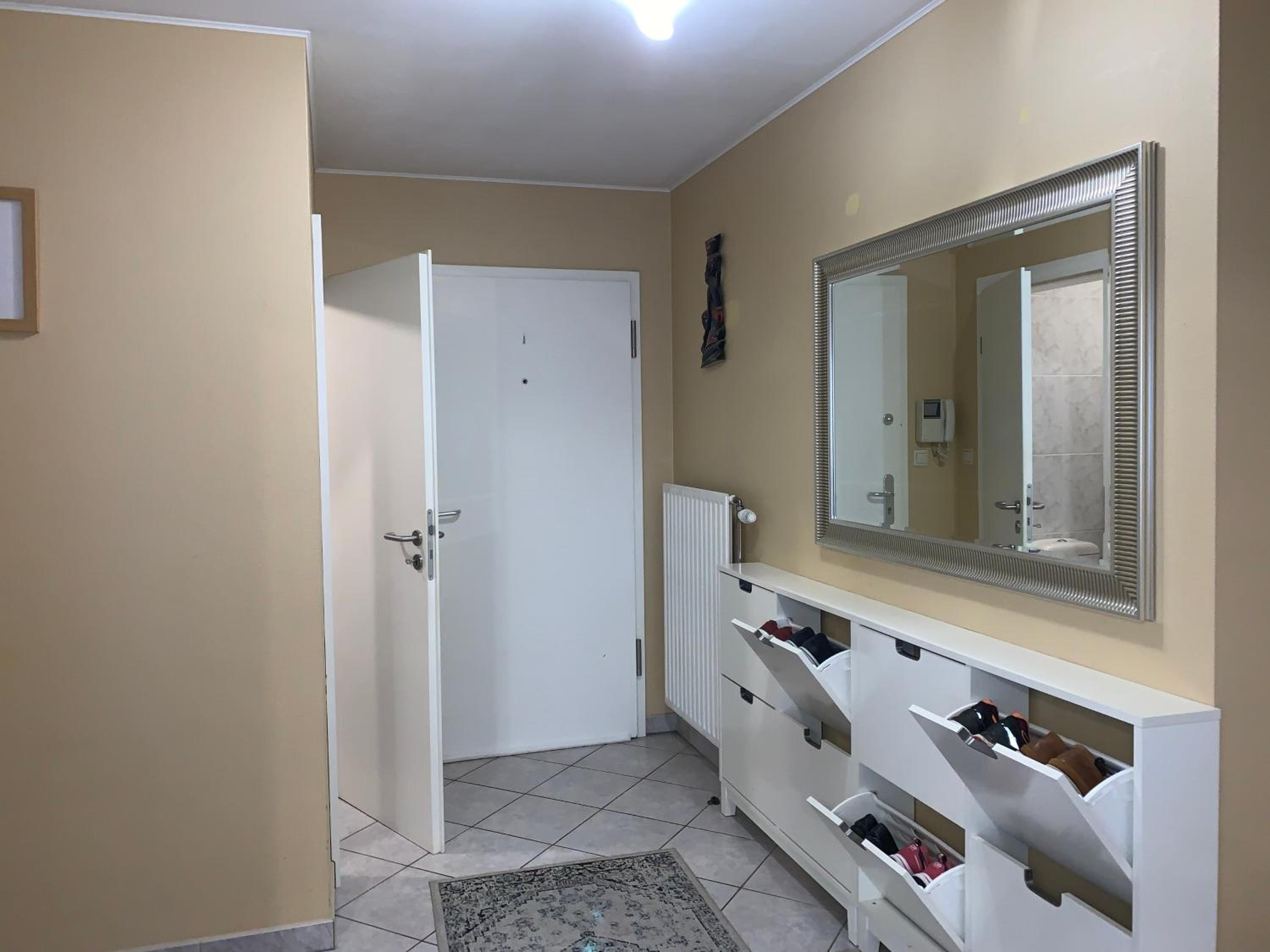 Large Room in Schuttrange Free Parking 10mins to Airport Excellent Customer Services