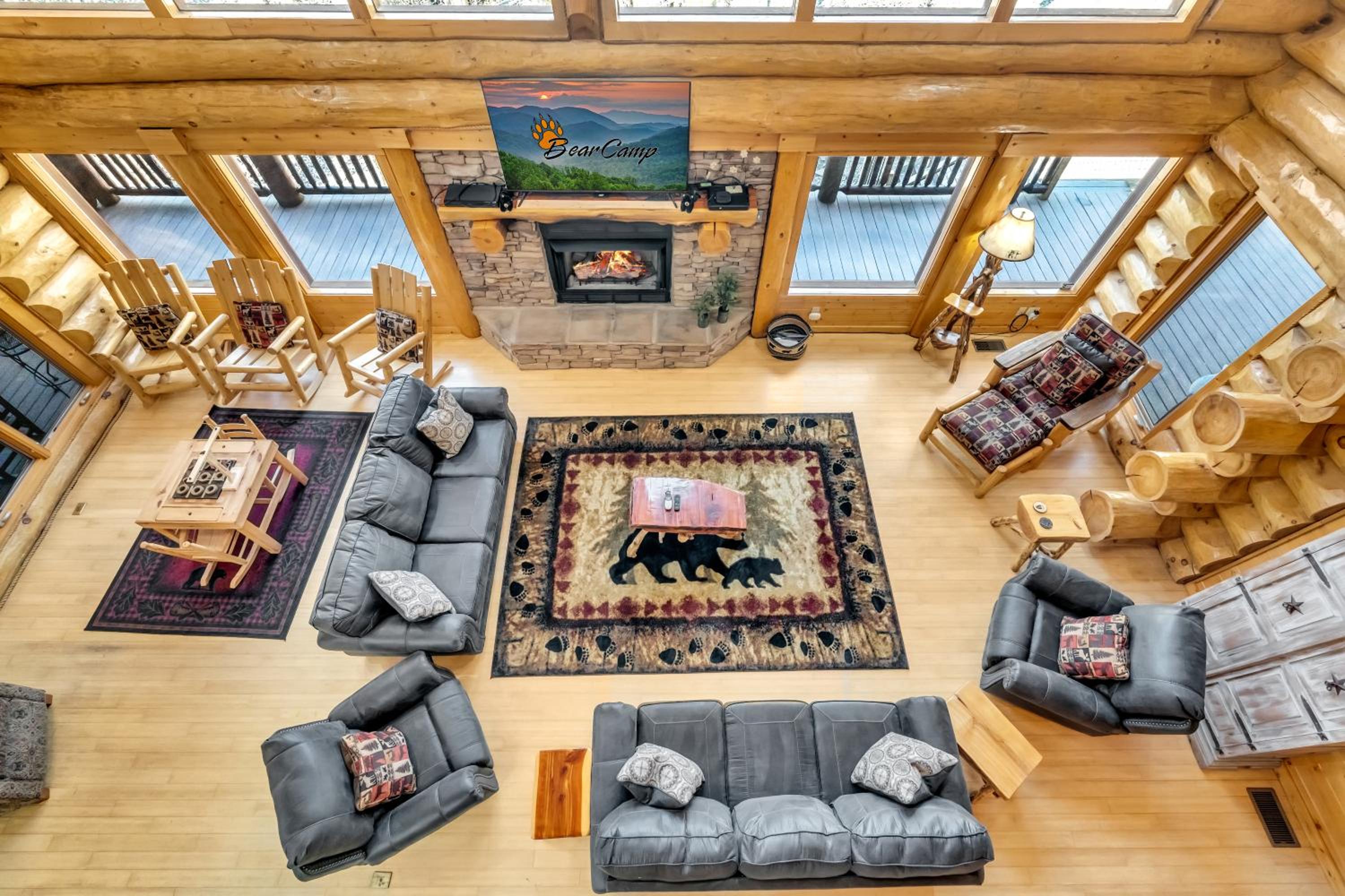 Rippling Stream, Hot Tub, Game Room, 5 Star, Fire Pit, Free Attraction Tickets, Secluded!!!