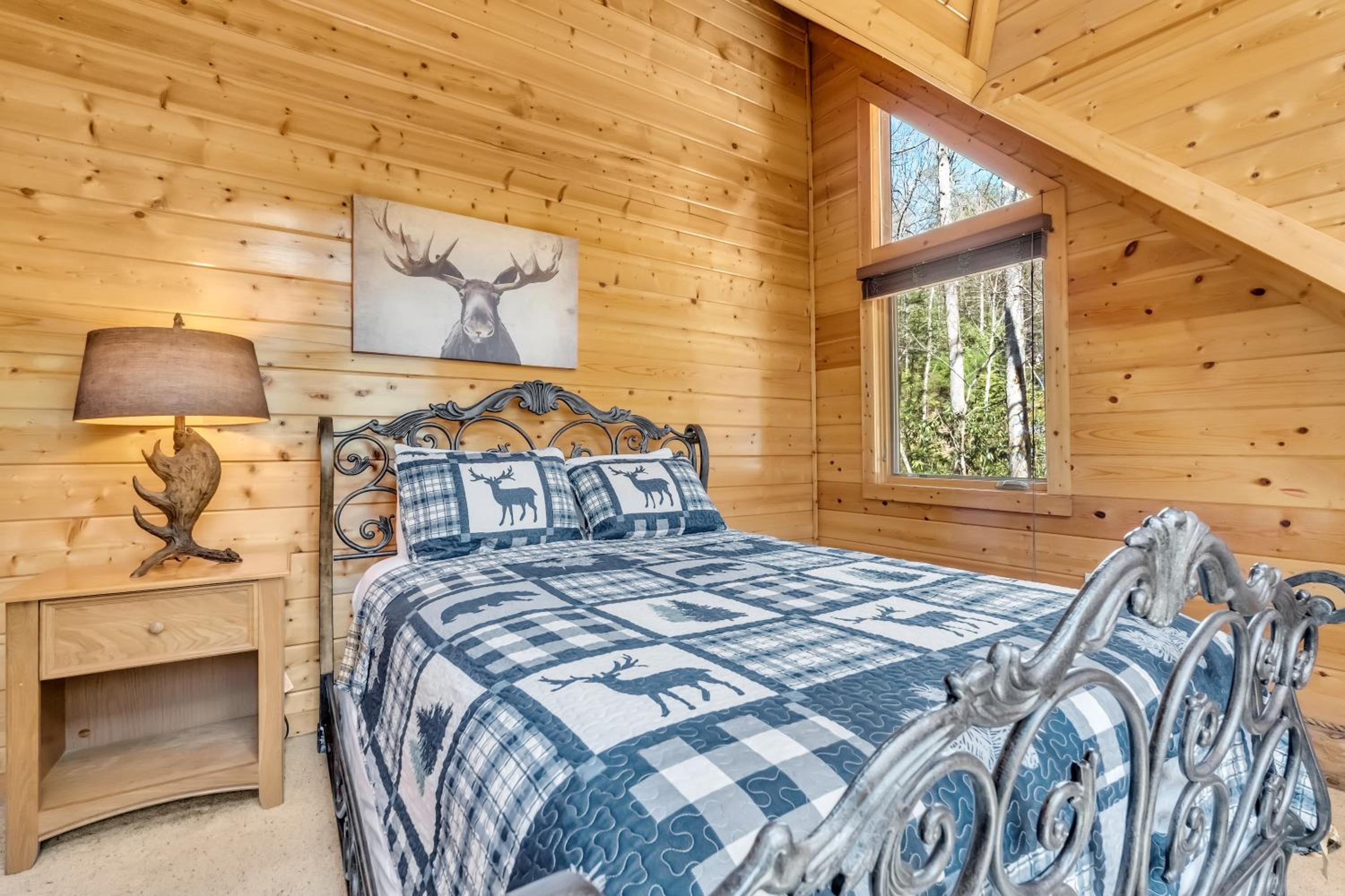 Rippling Stream, Hot Tub, Game Room, 5 Star, Fire Pit, Free Attraction Tickets, Secluded!!!