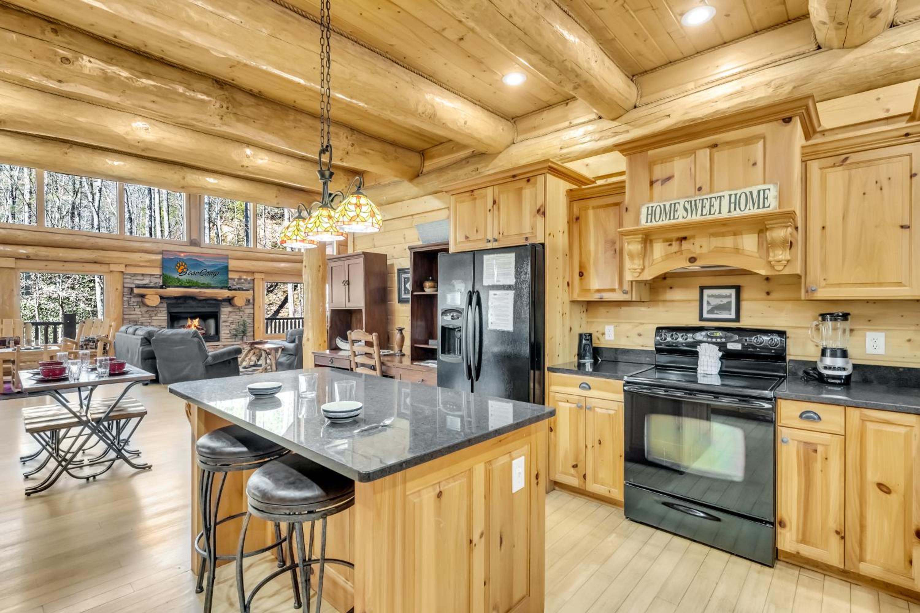 Rippling Stream, Hot Tub, Game Room, 5 Star, Fire Pit, Free Attraction Tickets, Secluded!!!