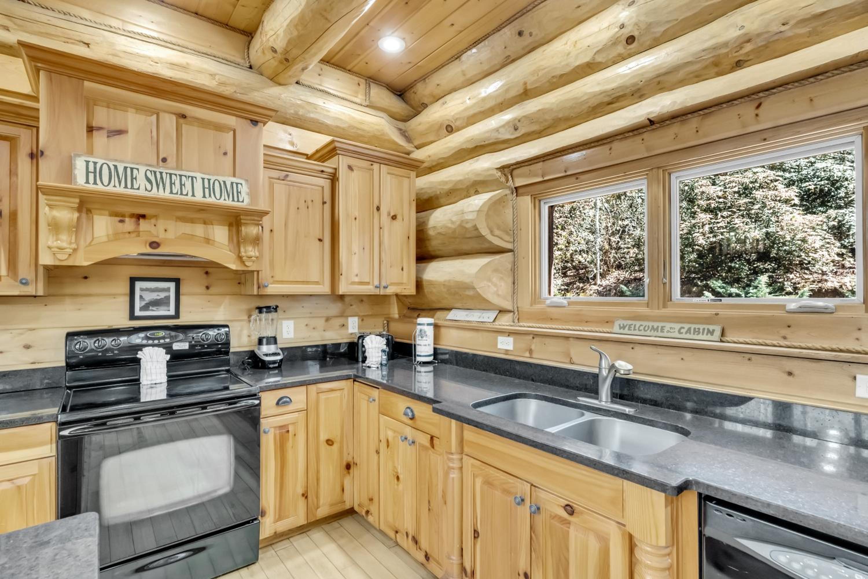 Rippling Stream, Hot Tub, Game Room, 5 Star, Fire Pit, Free Attraction Tickets, Secluded!!!