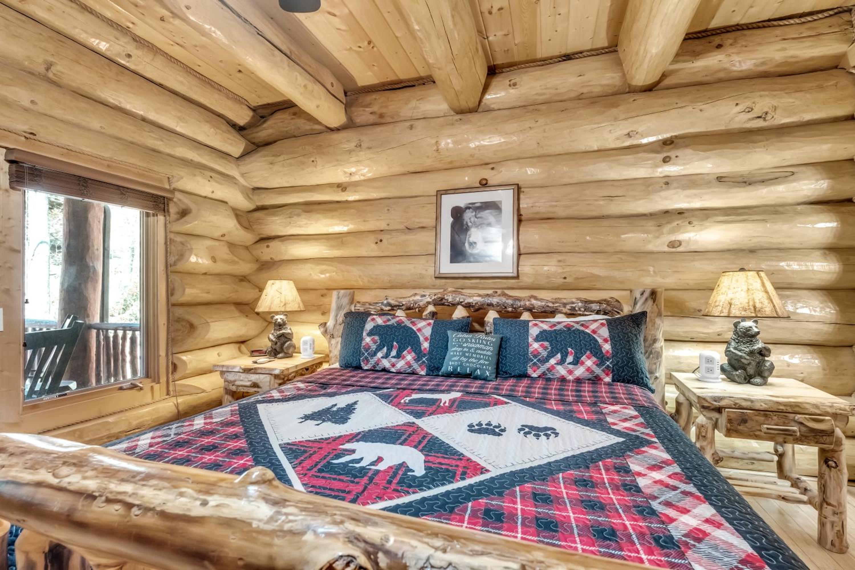 Rippling Stream, Hot Tub, Game Room, 5 Star, Fire Pit, Free Attraction Tickets, Secluded!!!