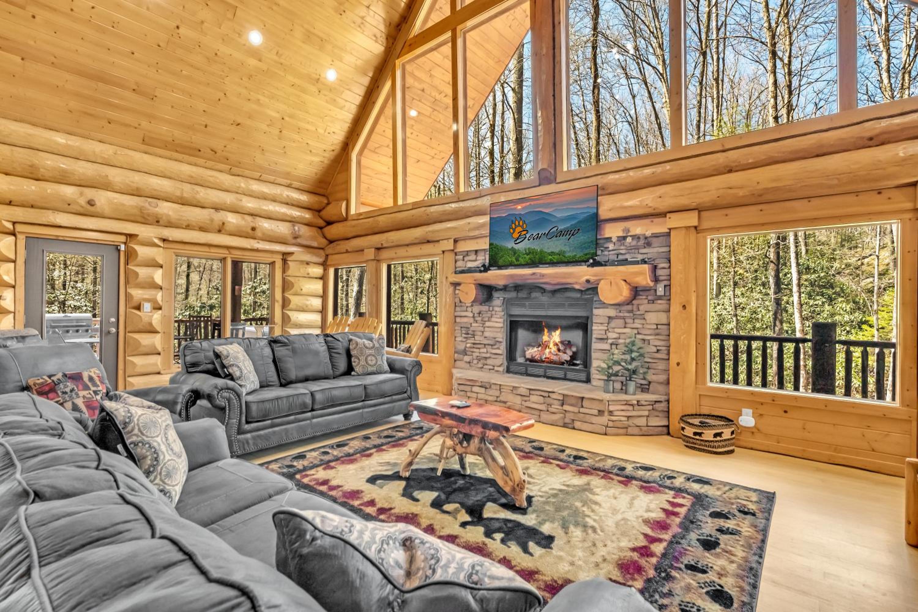 Rippling Stream, Hot Tub, Game Room, 5 Star, Fire Pit, Free Attraction Tickets, Secluded!!!