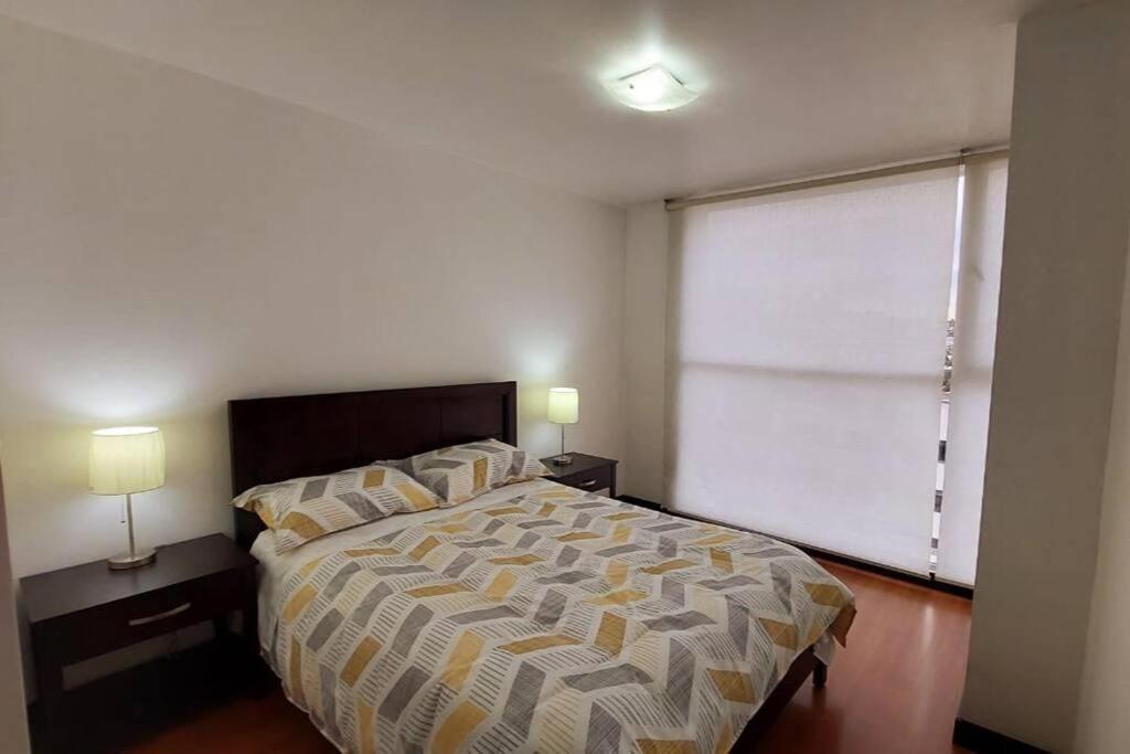 Excelente apartamento, 2 hab. con vista única UIO view 5