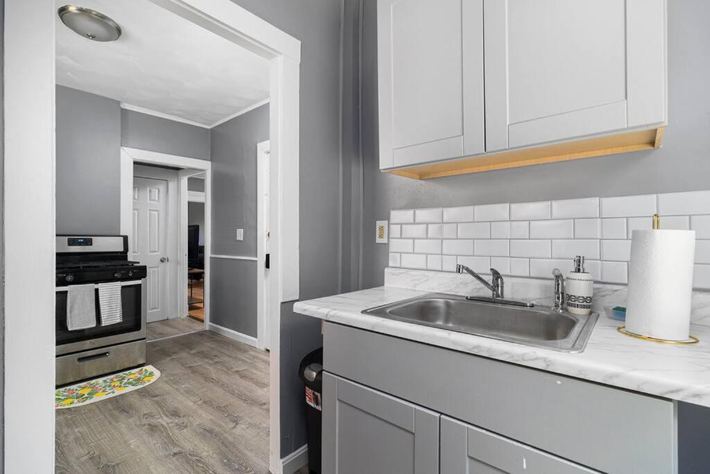 Modern 2 Bedroom in Downtown Providence. view 2