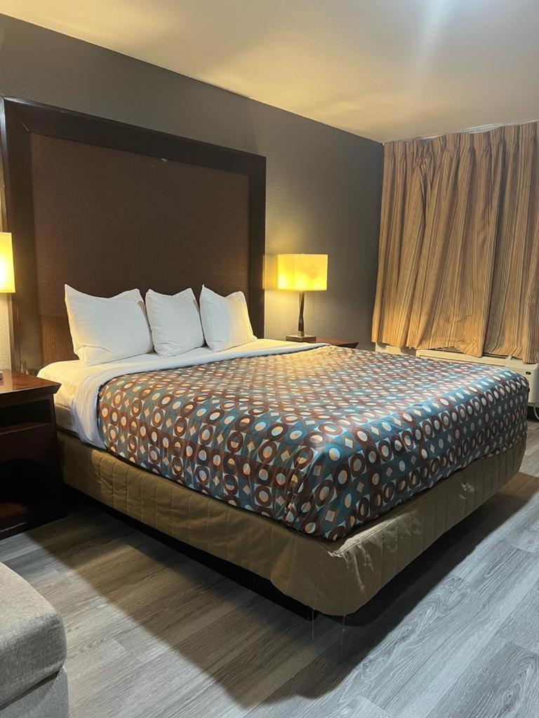 Goldstar Inn
