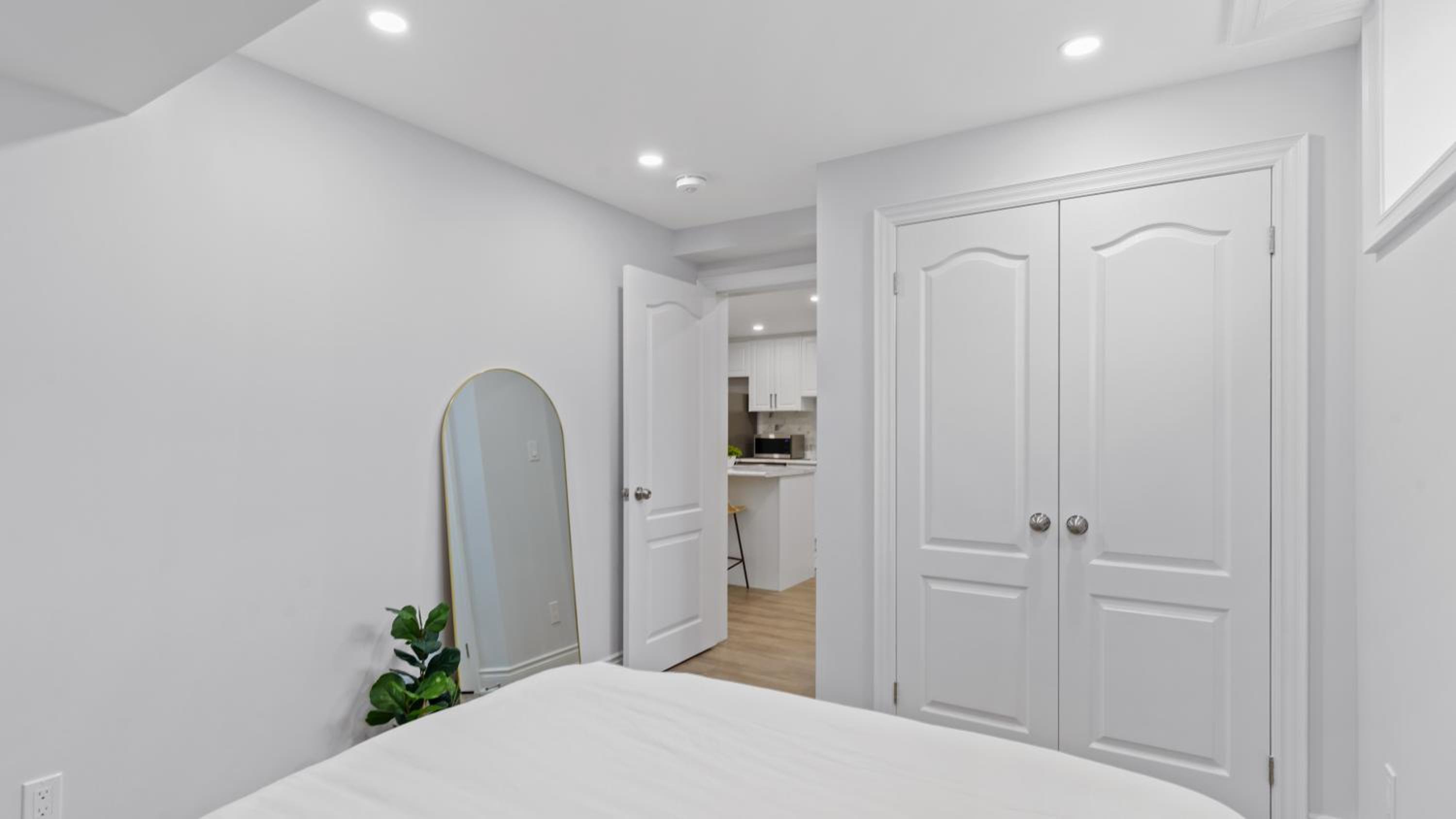 Family Friendly - HOT TUB - Near Toronto & UOIT