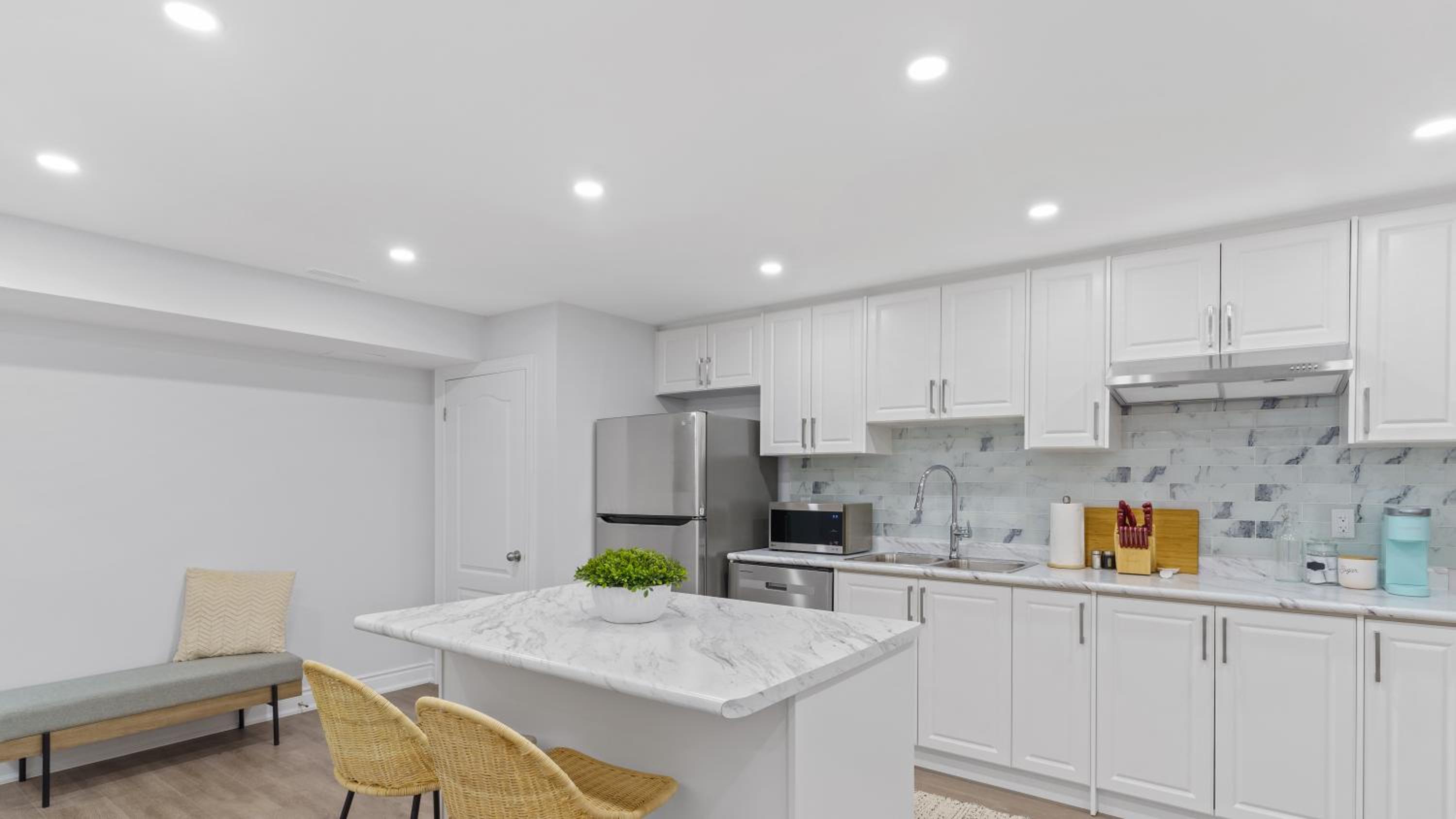Family Friendly - HOT TUB - Near Toronto & UOIT