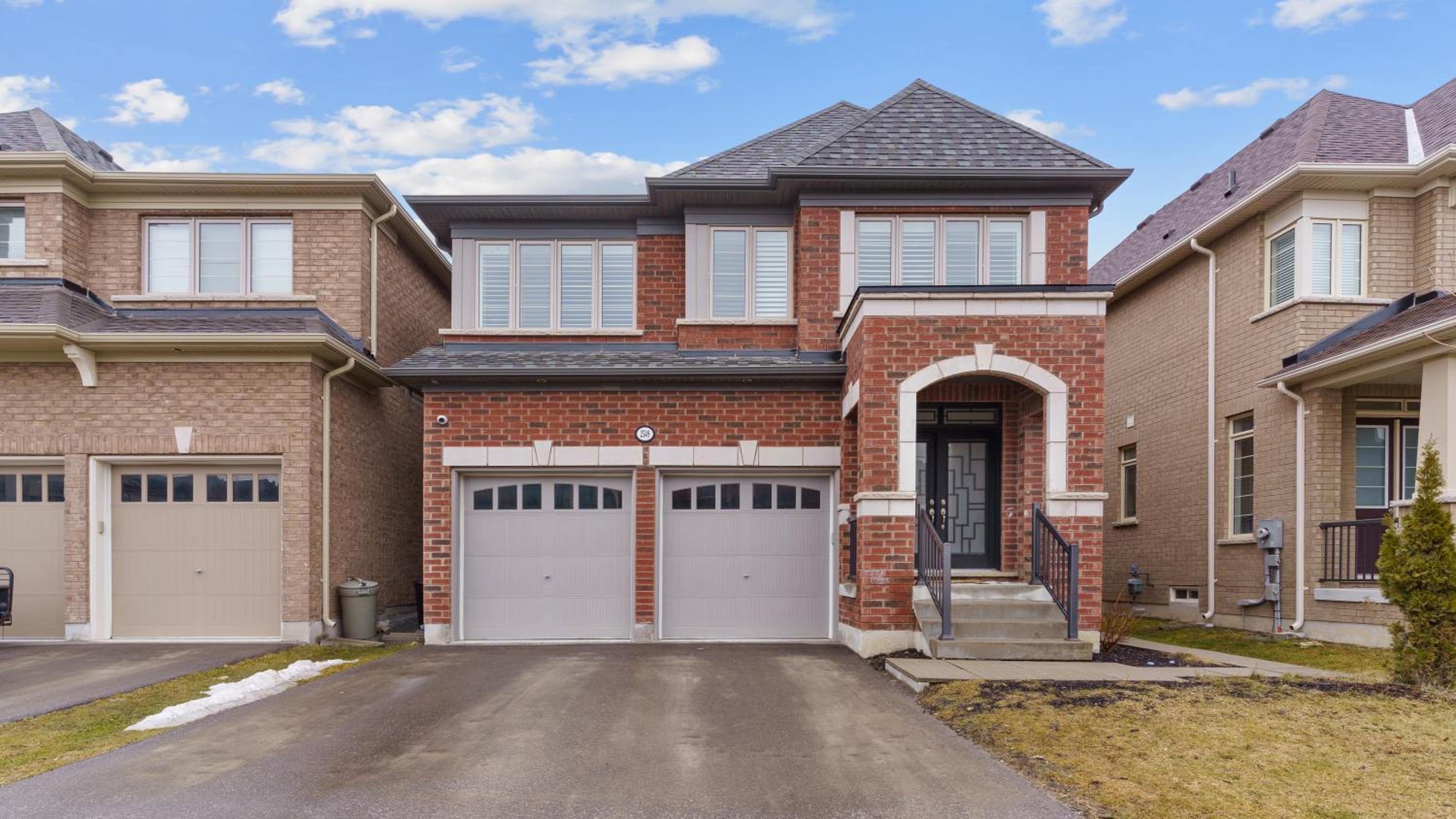 Family Friendly - HOT TUB - Near Toronto & UOIT