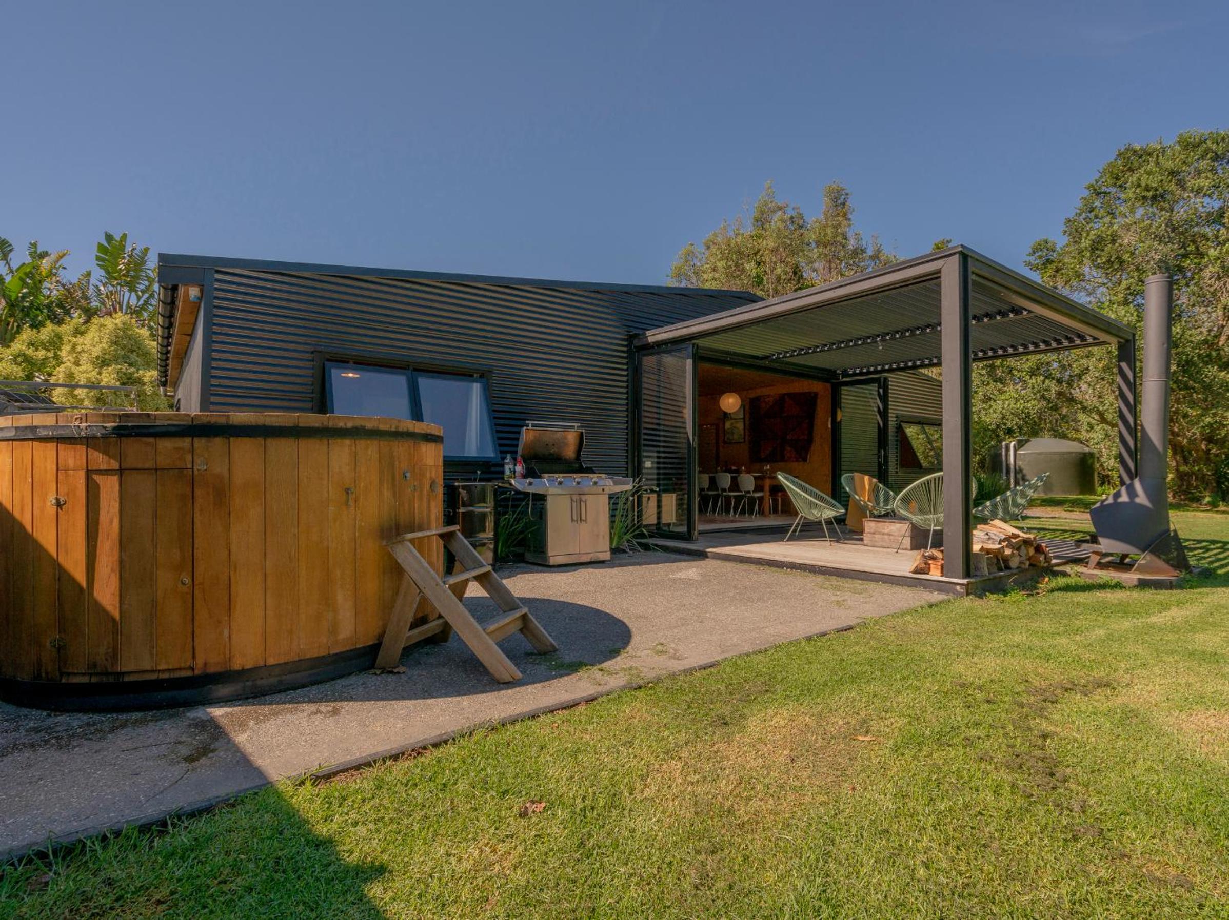 The Pumpkin Shed - Kuaotunu Holiday Home view 2