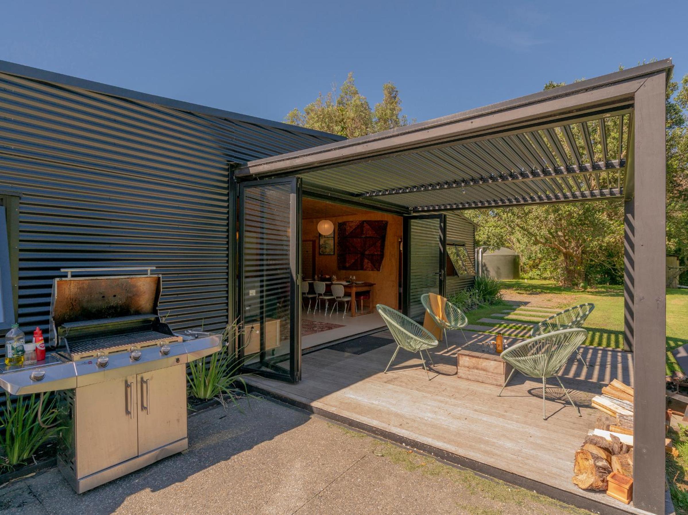 The Pumpkin Shed - Kuaotunu Holiday Home view 3