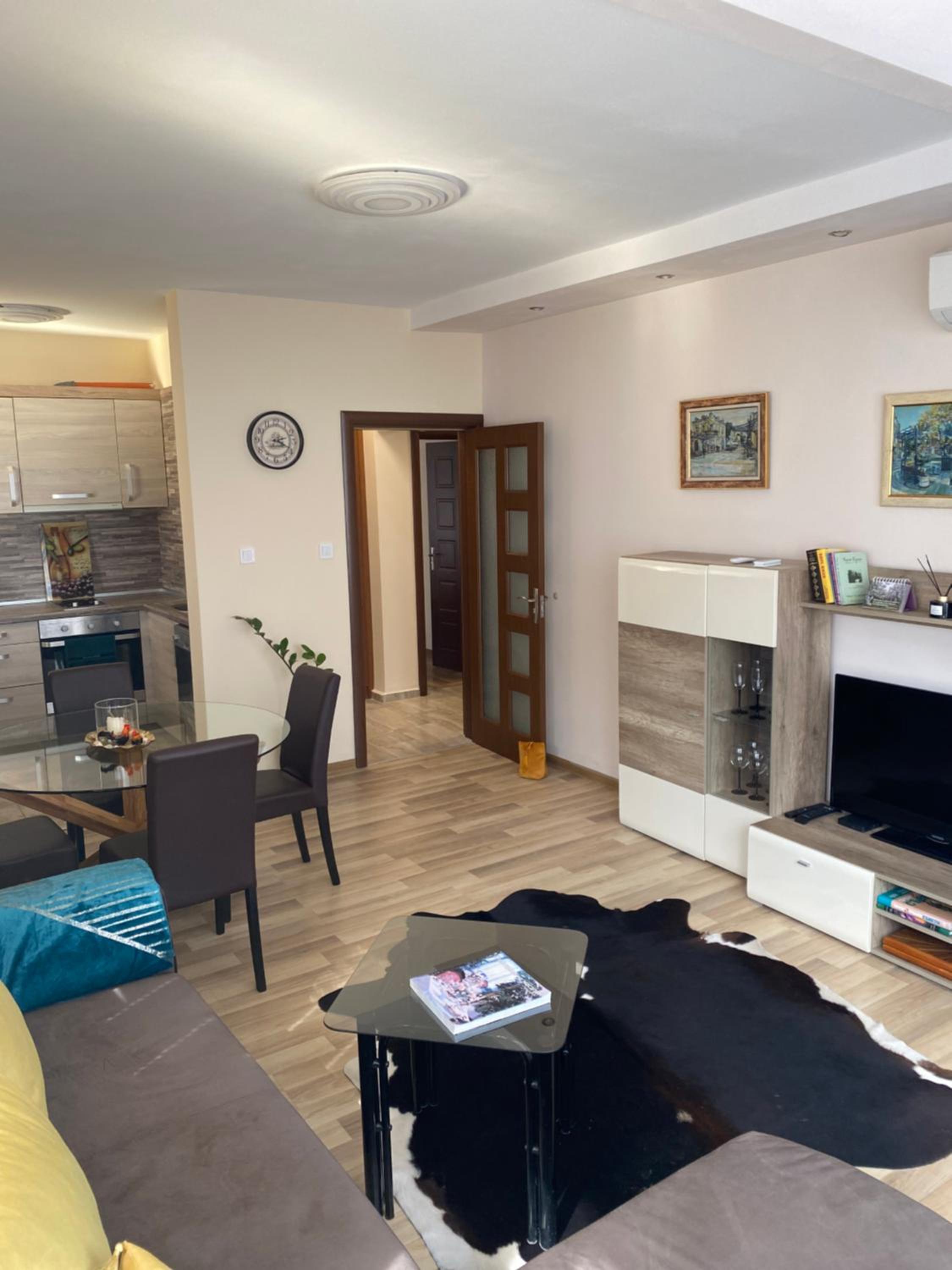 Luxury family apartament view 3