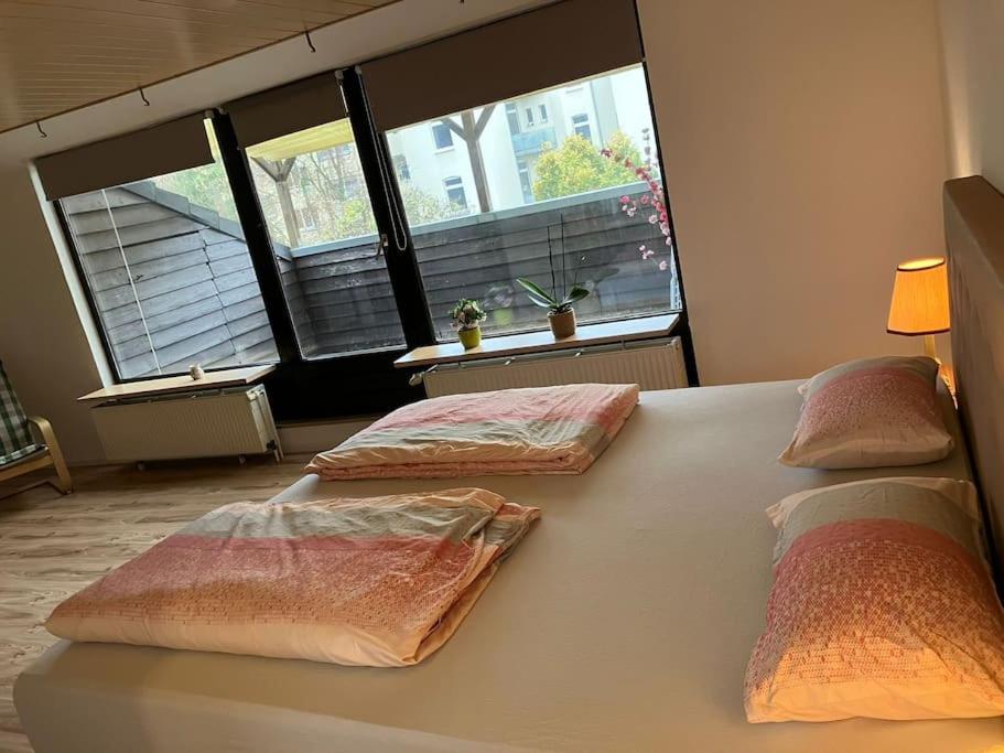 Private Studio Apartment with Balcony in Dortmund-Brackel