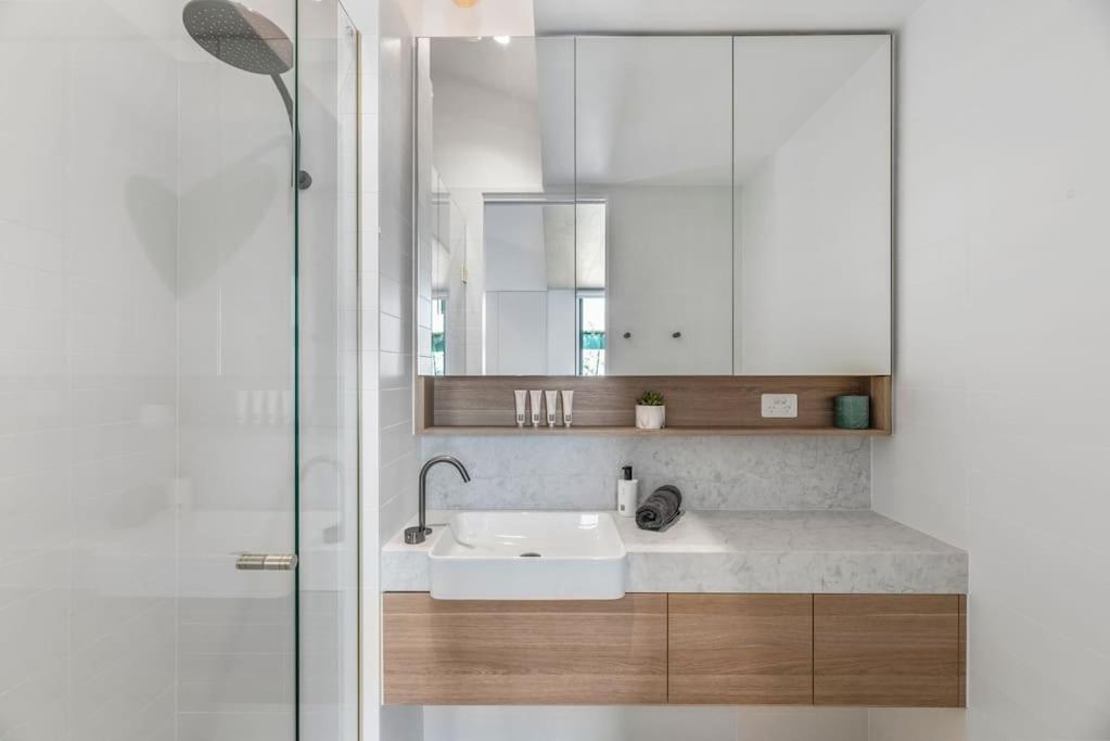 Park Place Luxe - Stylish & Central Apartment