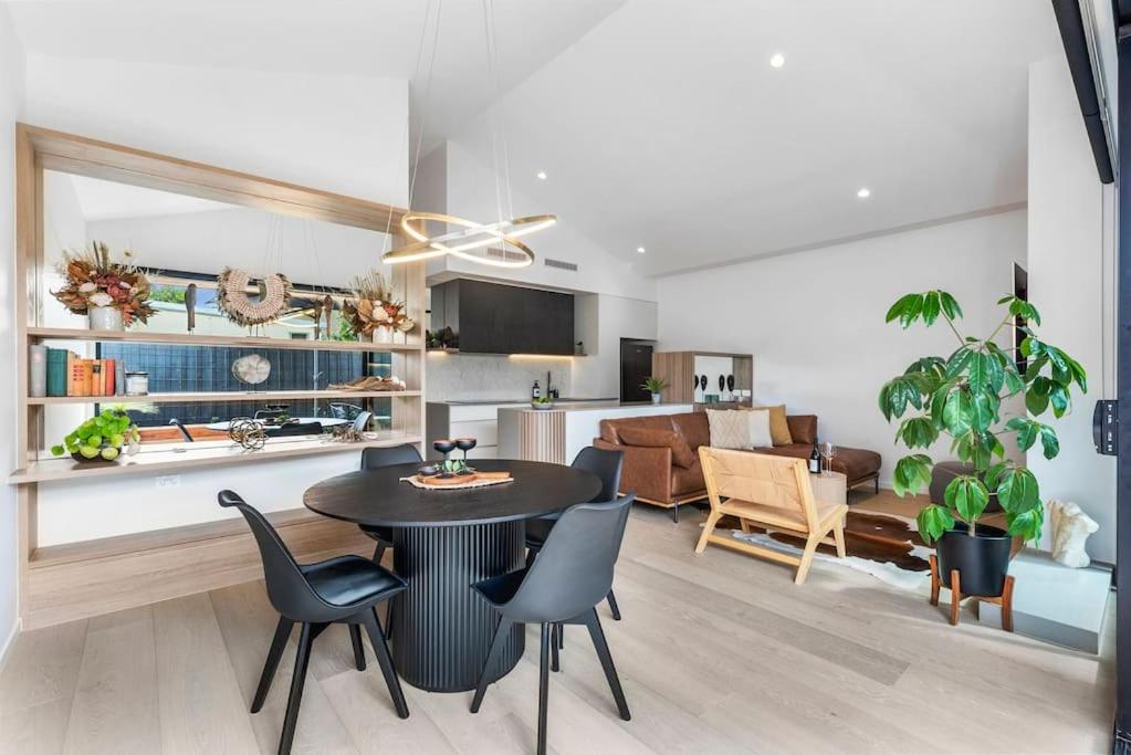 Park Place Luxe - Stylish & Central Apartment