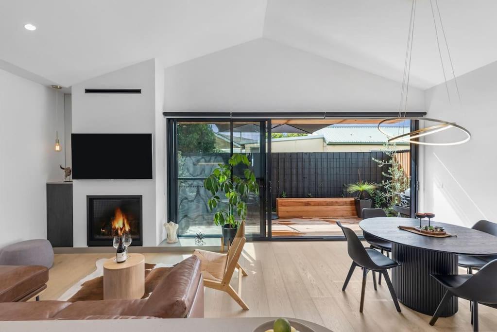 Park Place Luxe - Stylish & Central Apartment