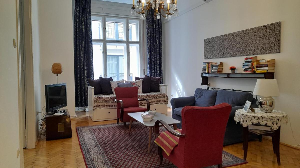 3 bedrooms suite, 2 bathrooms, balcony at Opera view 4