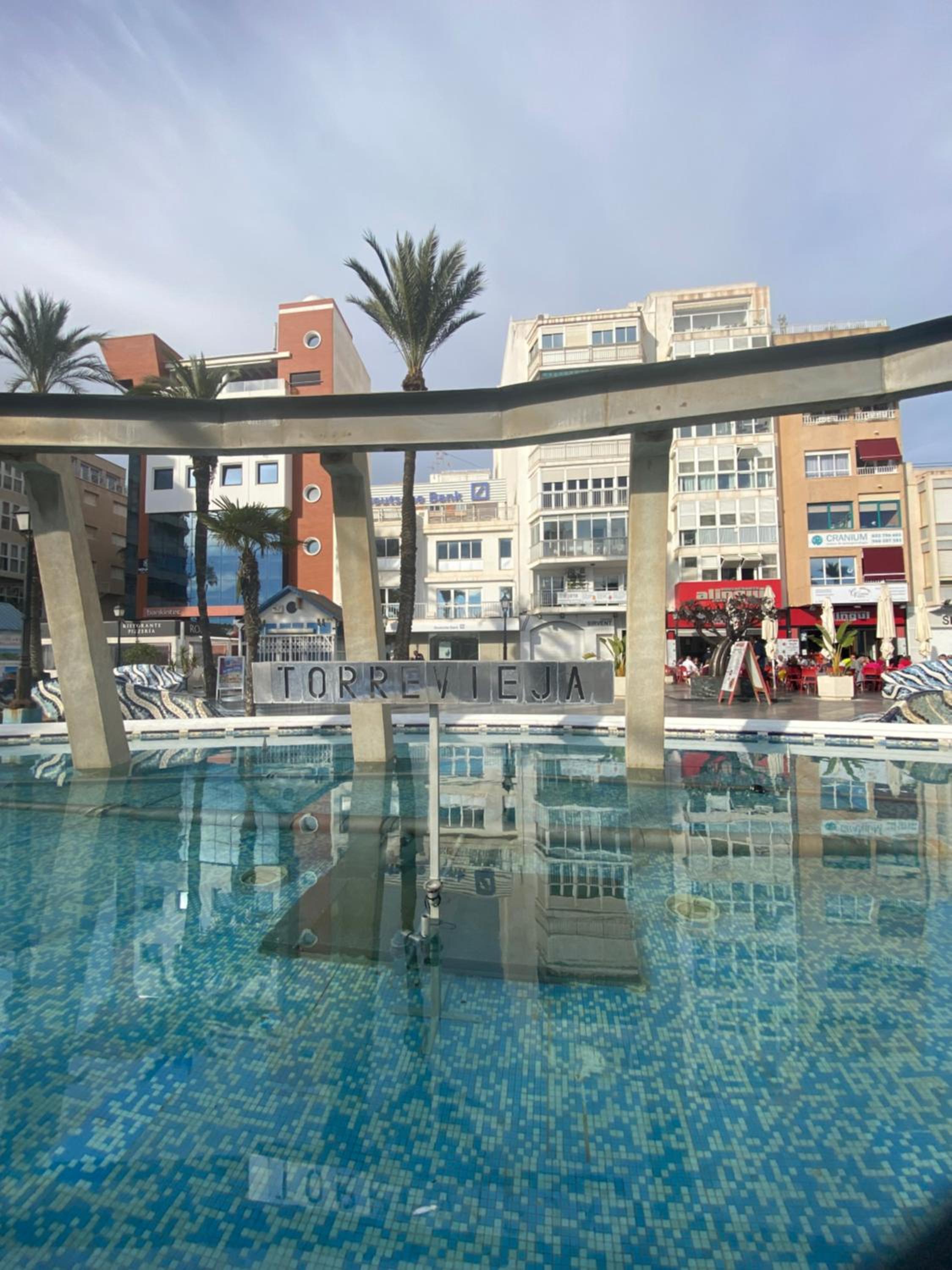 Solarium Escape with private roof terrace and pool access Torrevieja