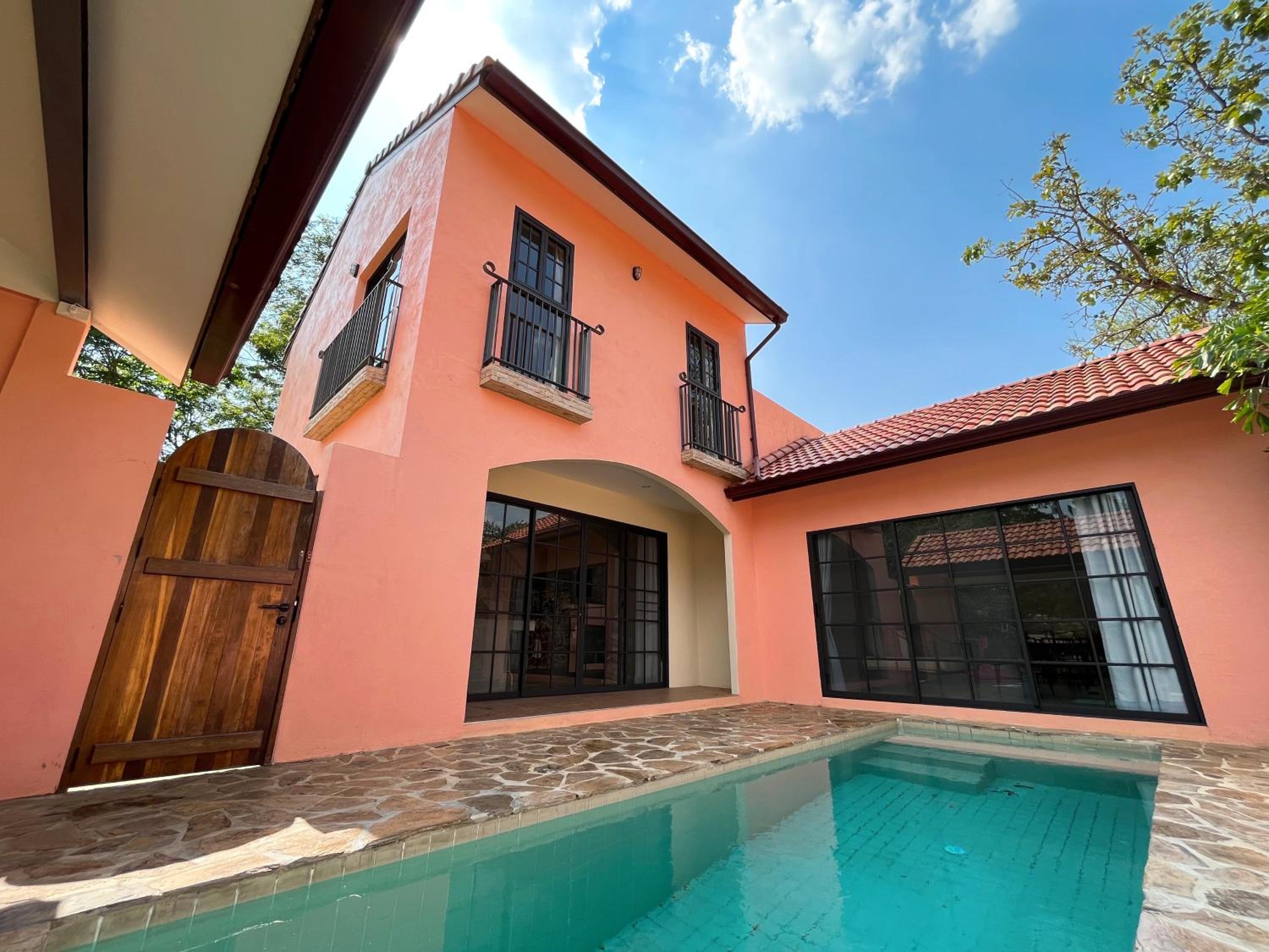 Pink Villa by Tubtao Sleepy Hill — photo 2
