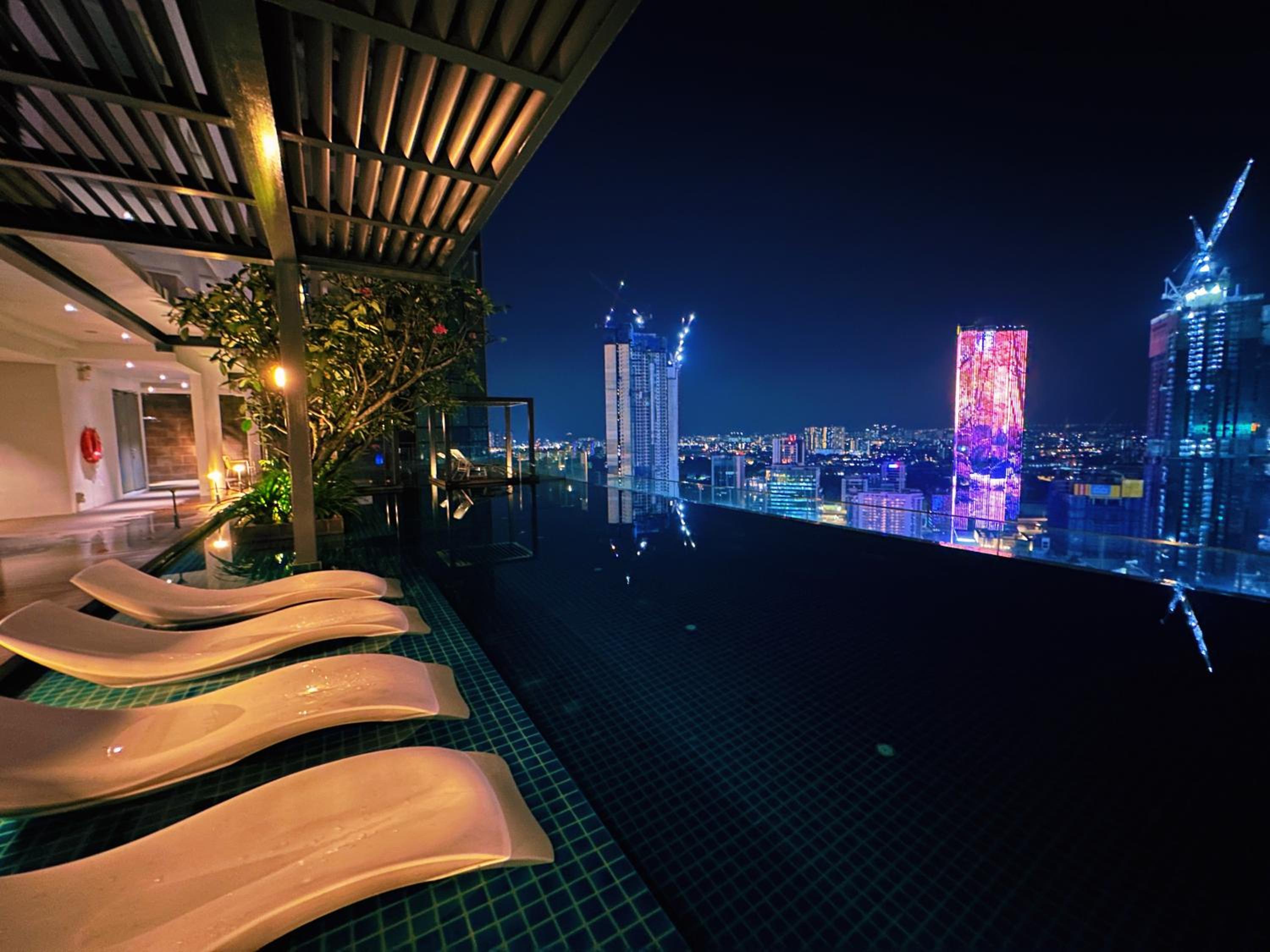 TRIBECA Suites KL Pavilion @ Bukit Bintang with Sky Infinity Pool