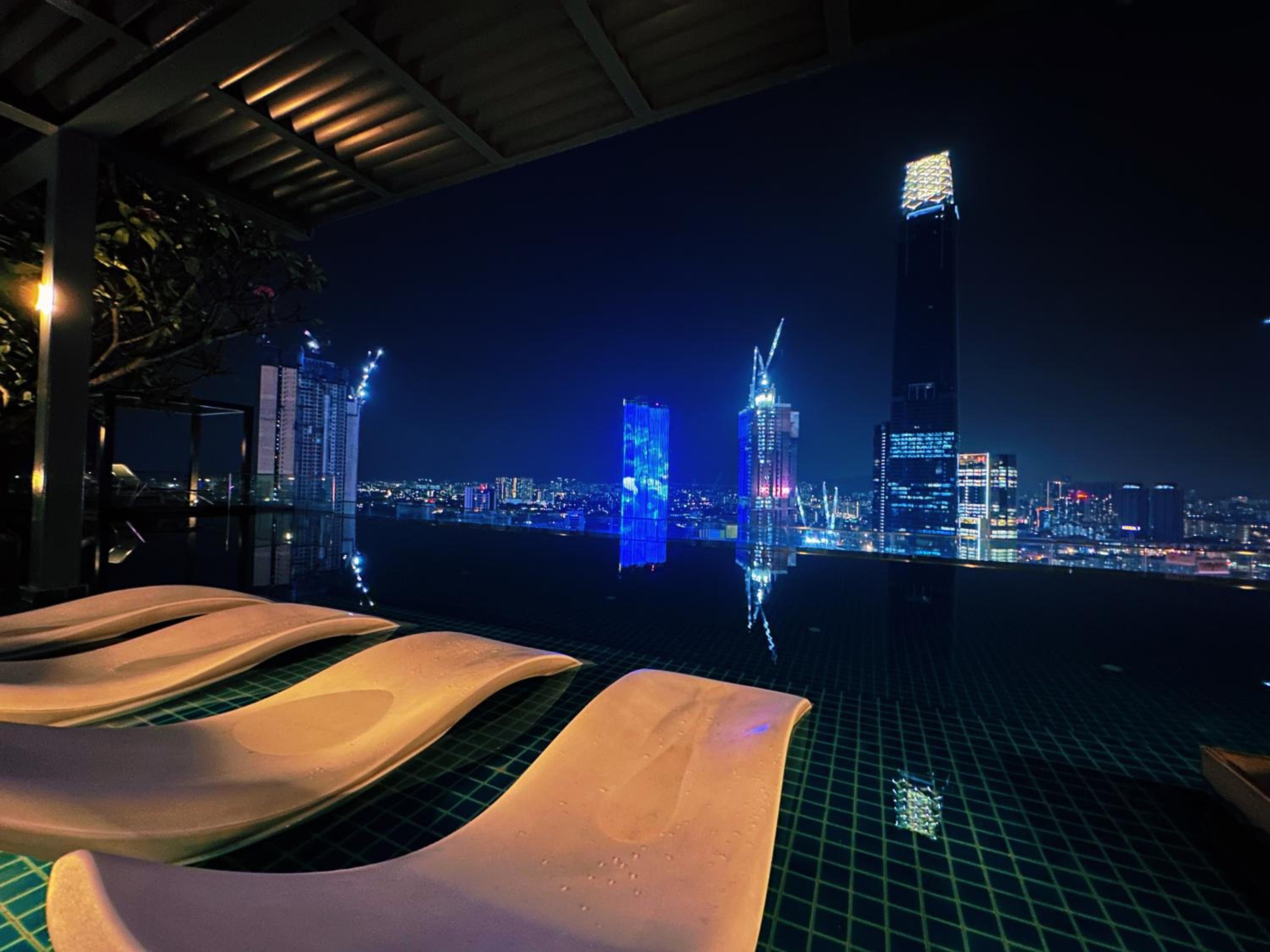 TRIBECA Suites KL Pavilion @ Bukit Bintang with Sky Infinity Pool