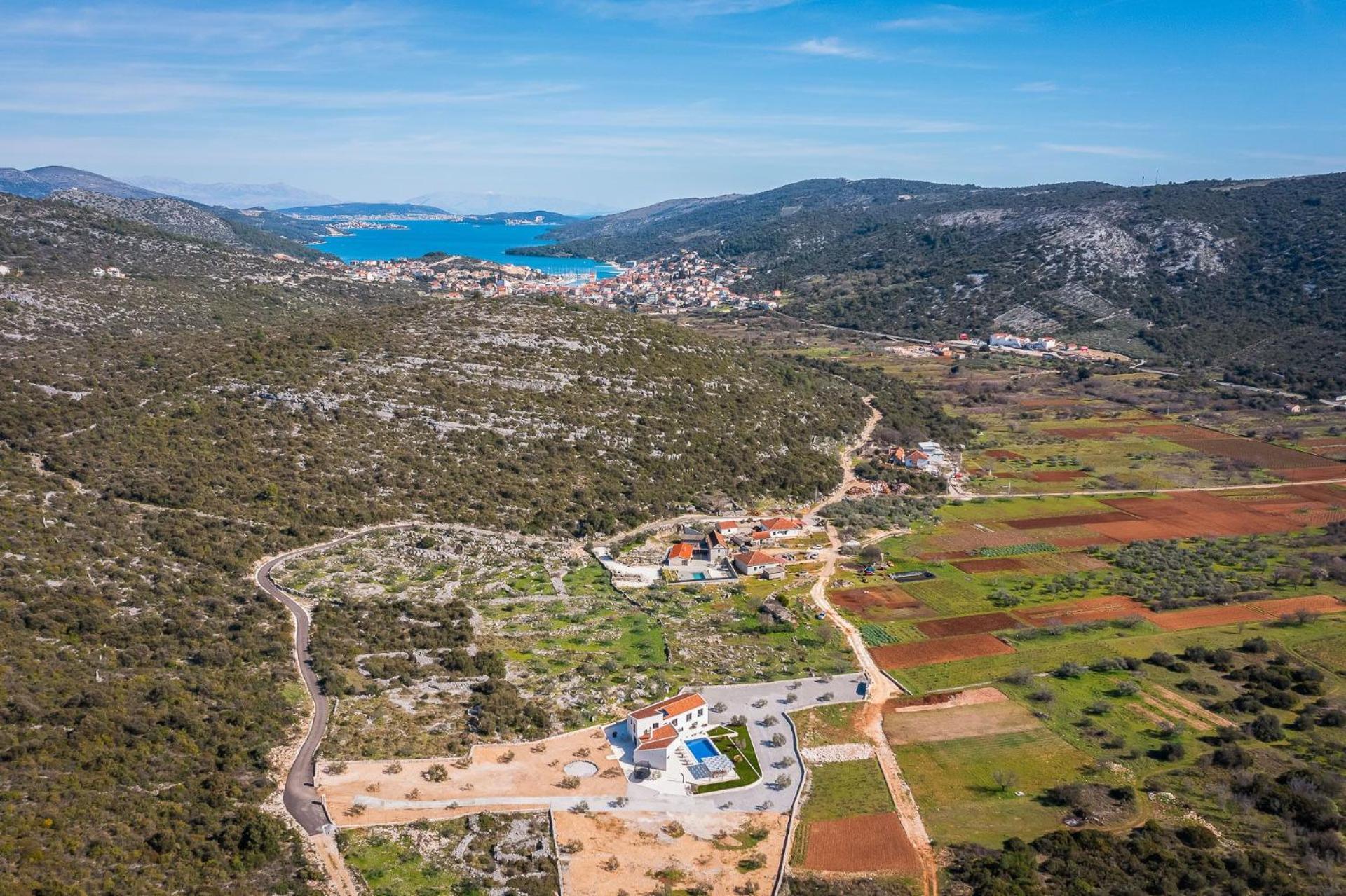 Luxury Villa Dolac near Split, airport, complete privacy, infinity heated pool view 3