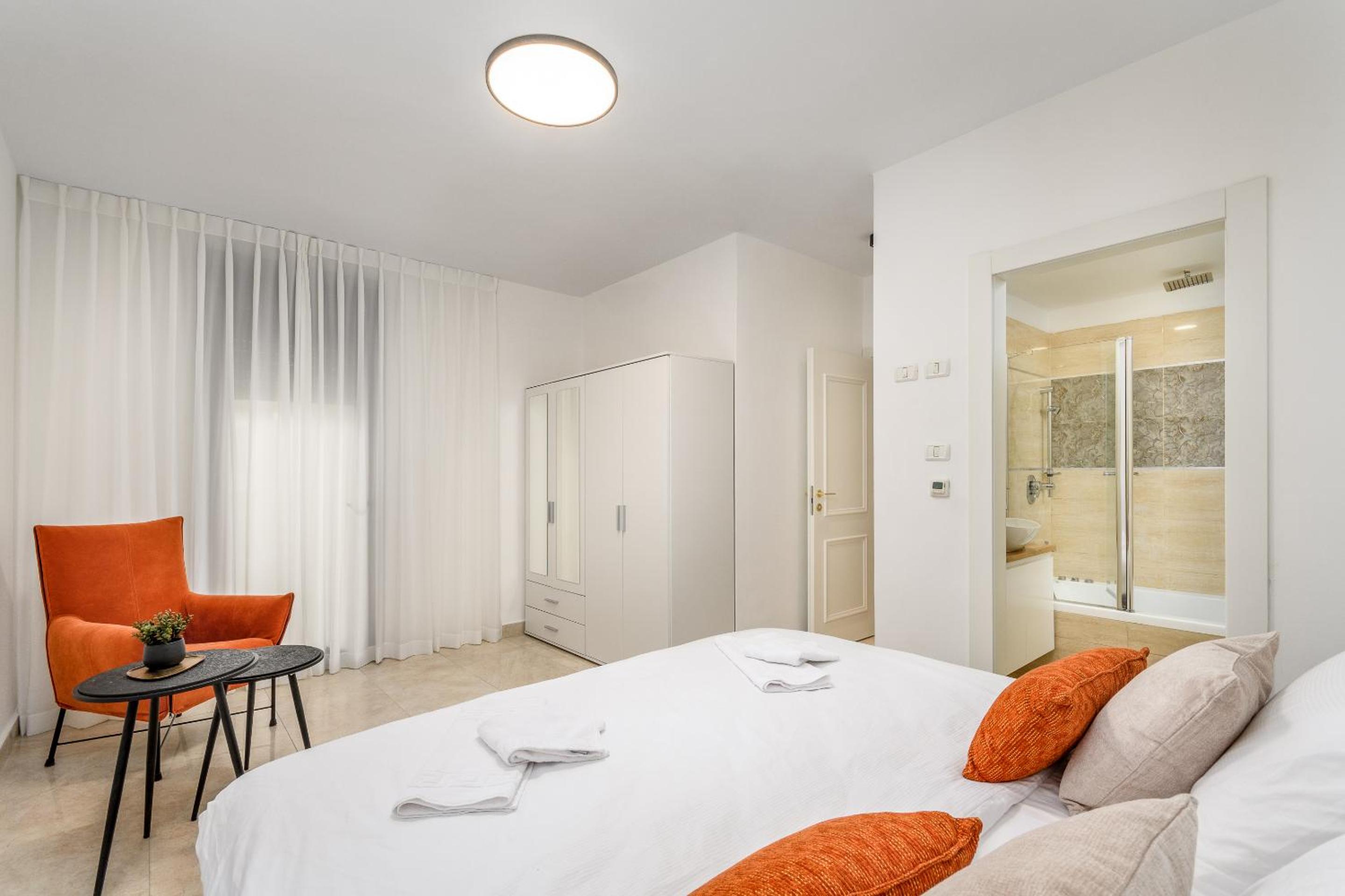 Apartment In The Shukanyon Building In Jerusalem view 3