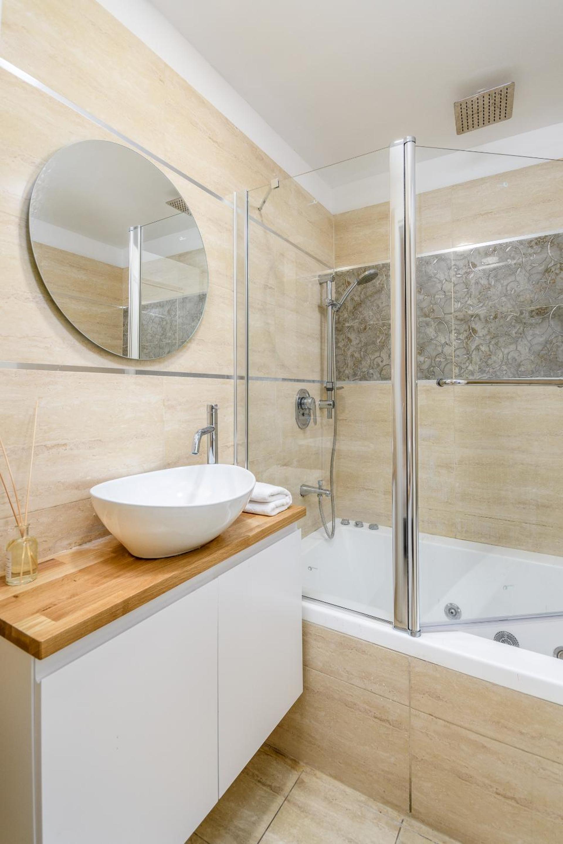 Apartment In The Shukanyon Building In Jerusalem view 4