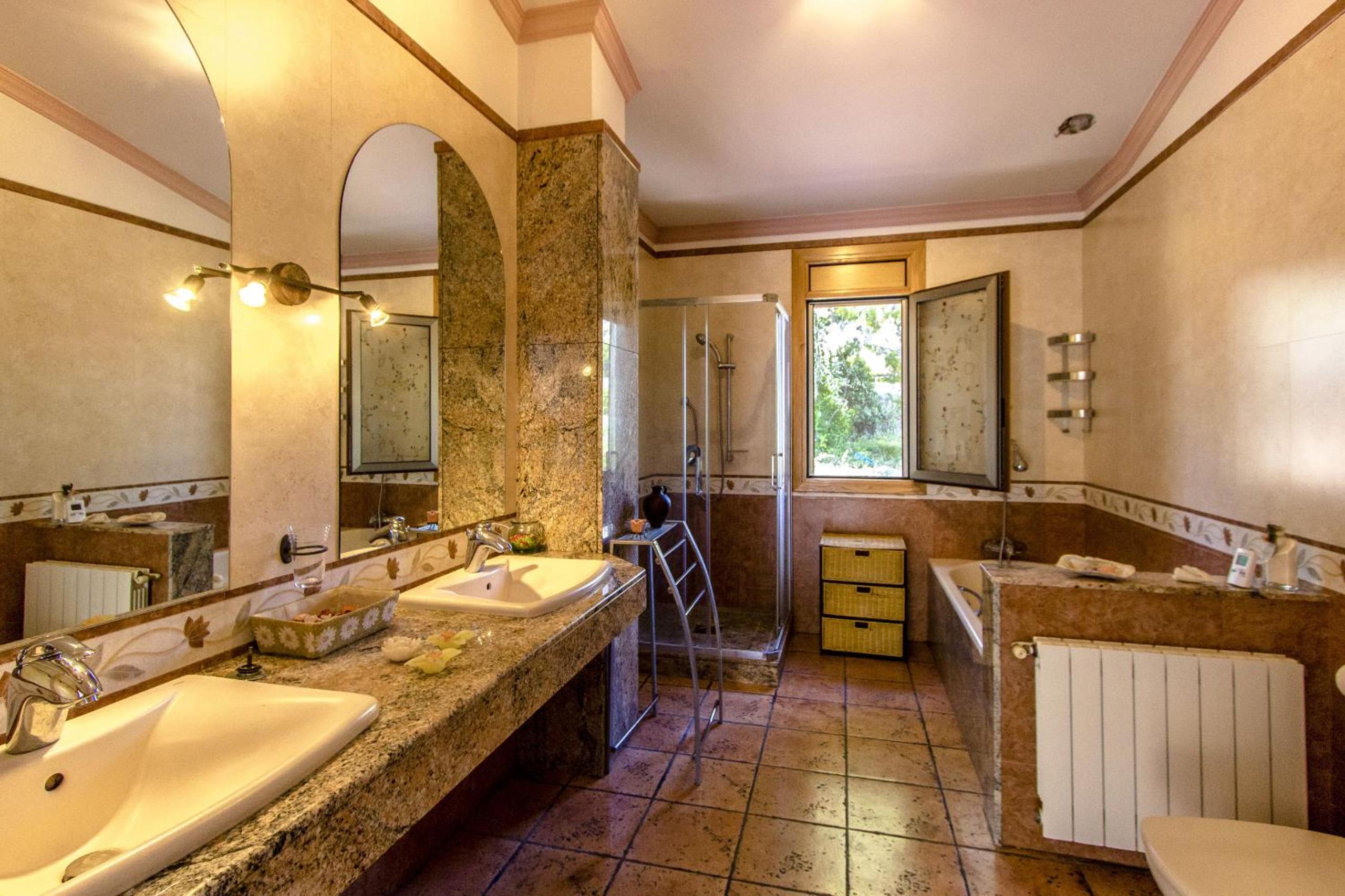 Catalunya Casas Spacious, Sublime Villa just 15km to Barcelona! view 5
