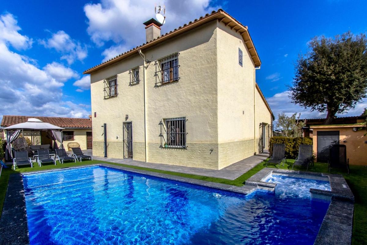Catalunya Casas Unique Costa Brava Abode with train access to BCN