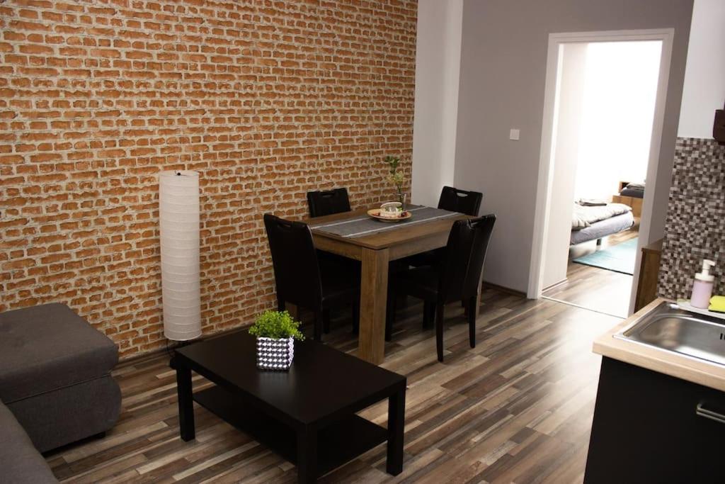 Broadway Apartments B2 view 3