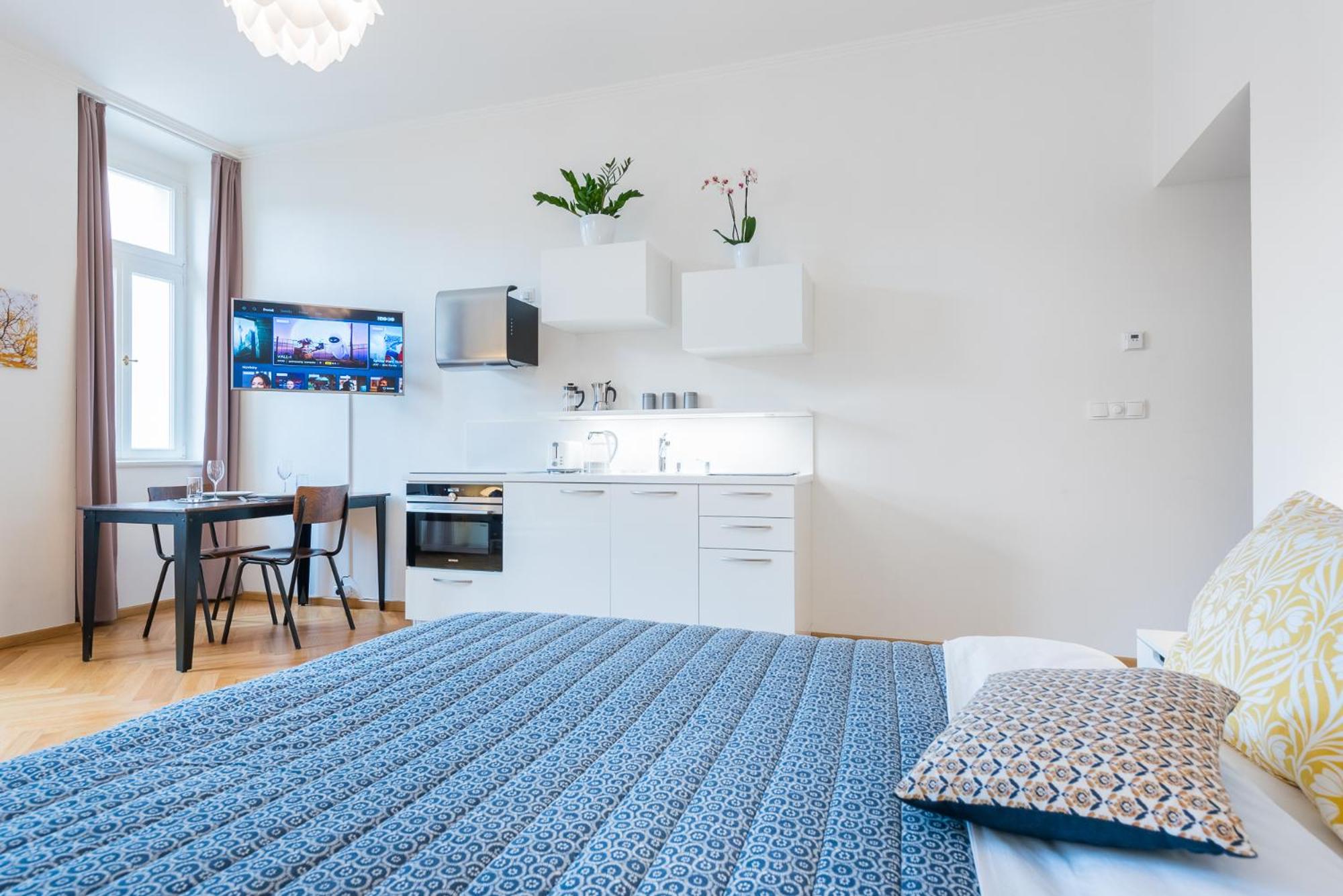 Beautiful Mala Strana Studios by easyBNB