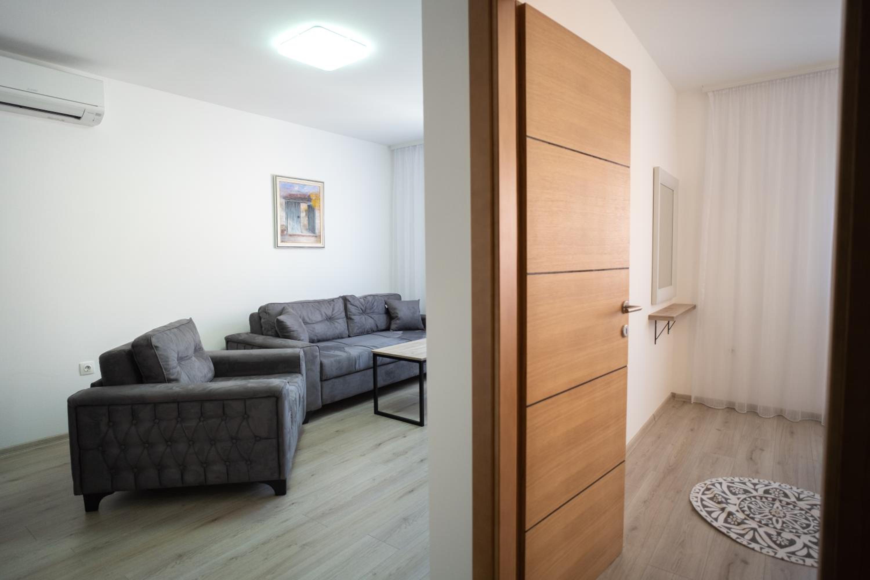 Apartments and rooms SMILE