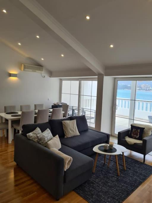 Top floor with stunning seaview, first line view 2