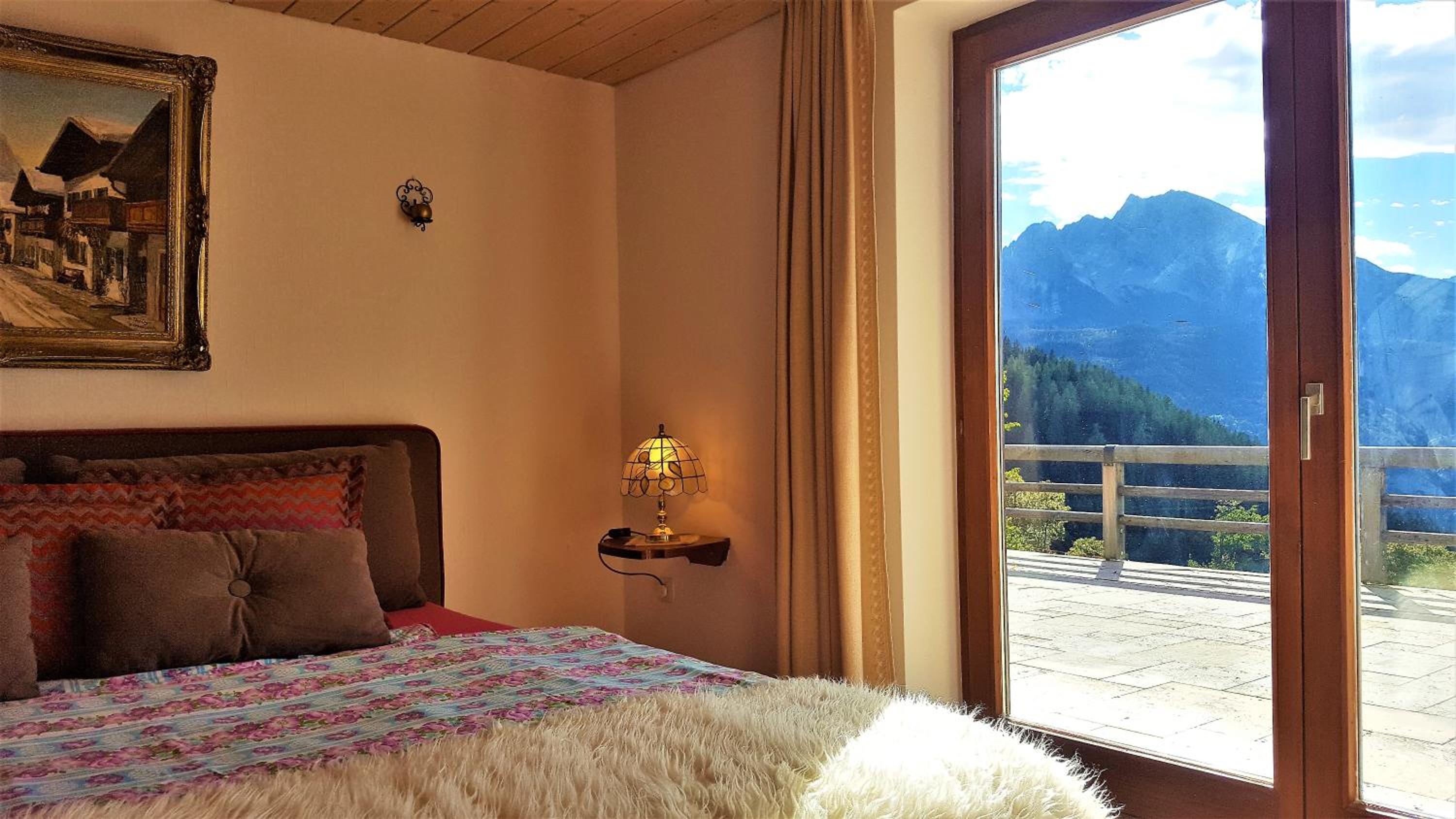 2 Bergpanorama mit Blick ins Tal für absolute Nichtraucher