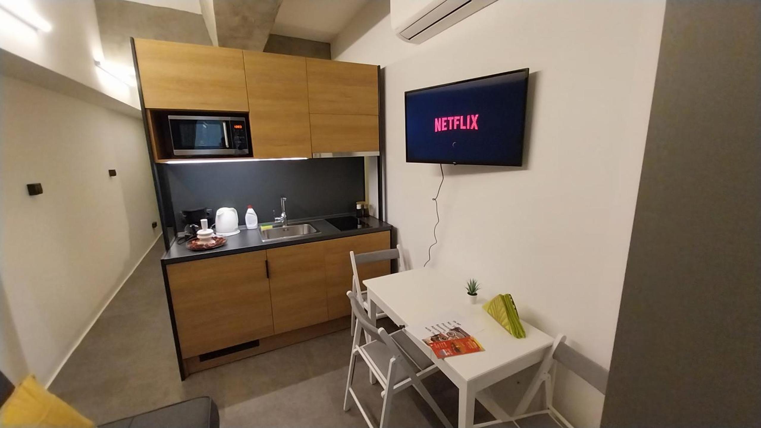 Peaceful Basement Apartment with Terrace & free GYM
