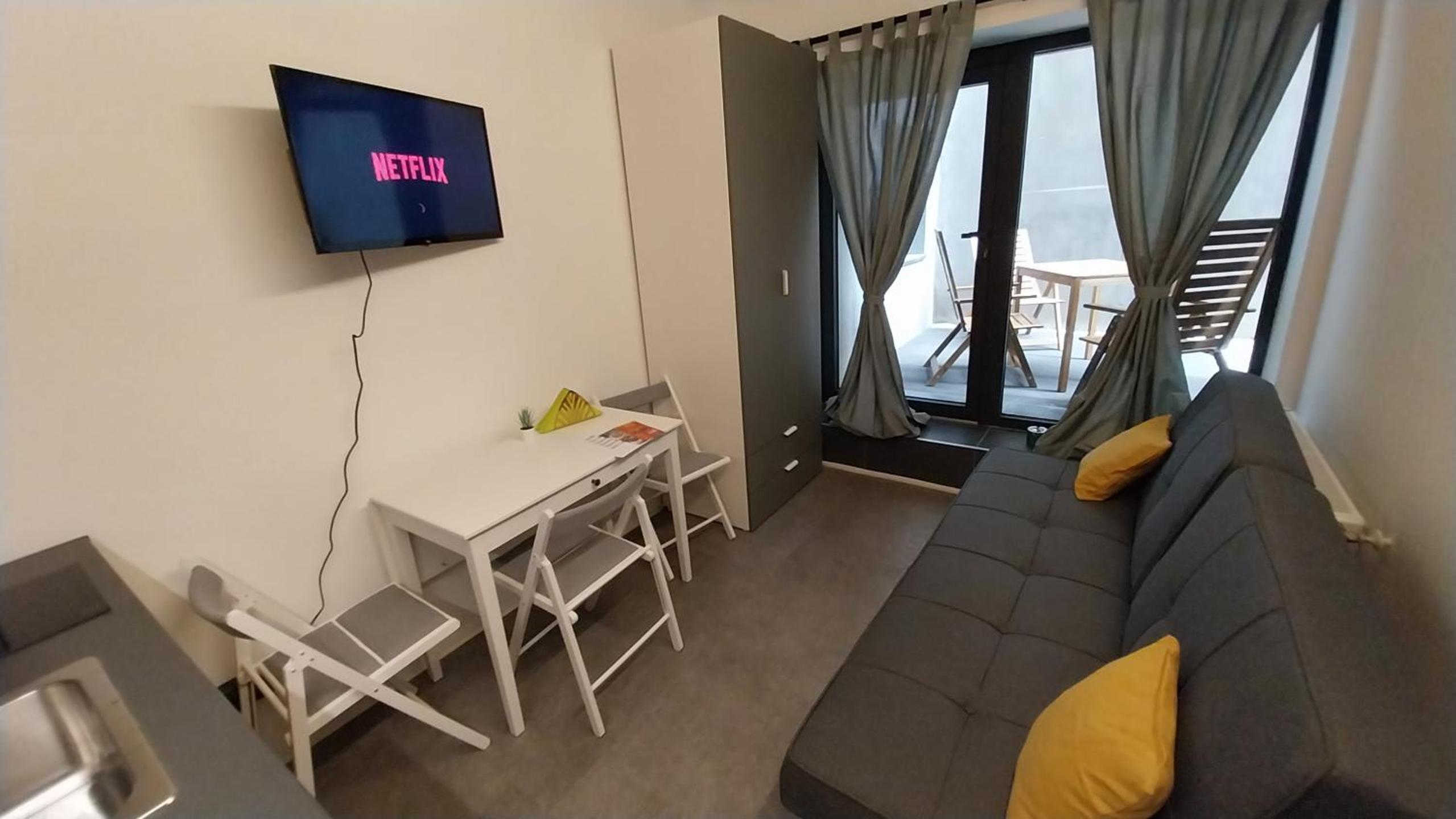Peaceful Basement Apartment with Terrace & free GYM