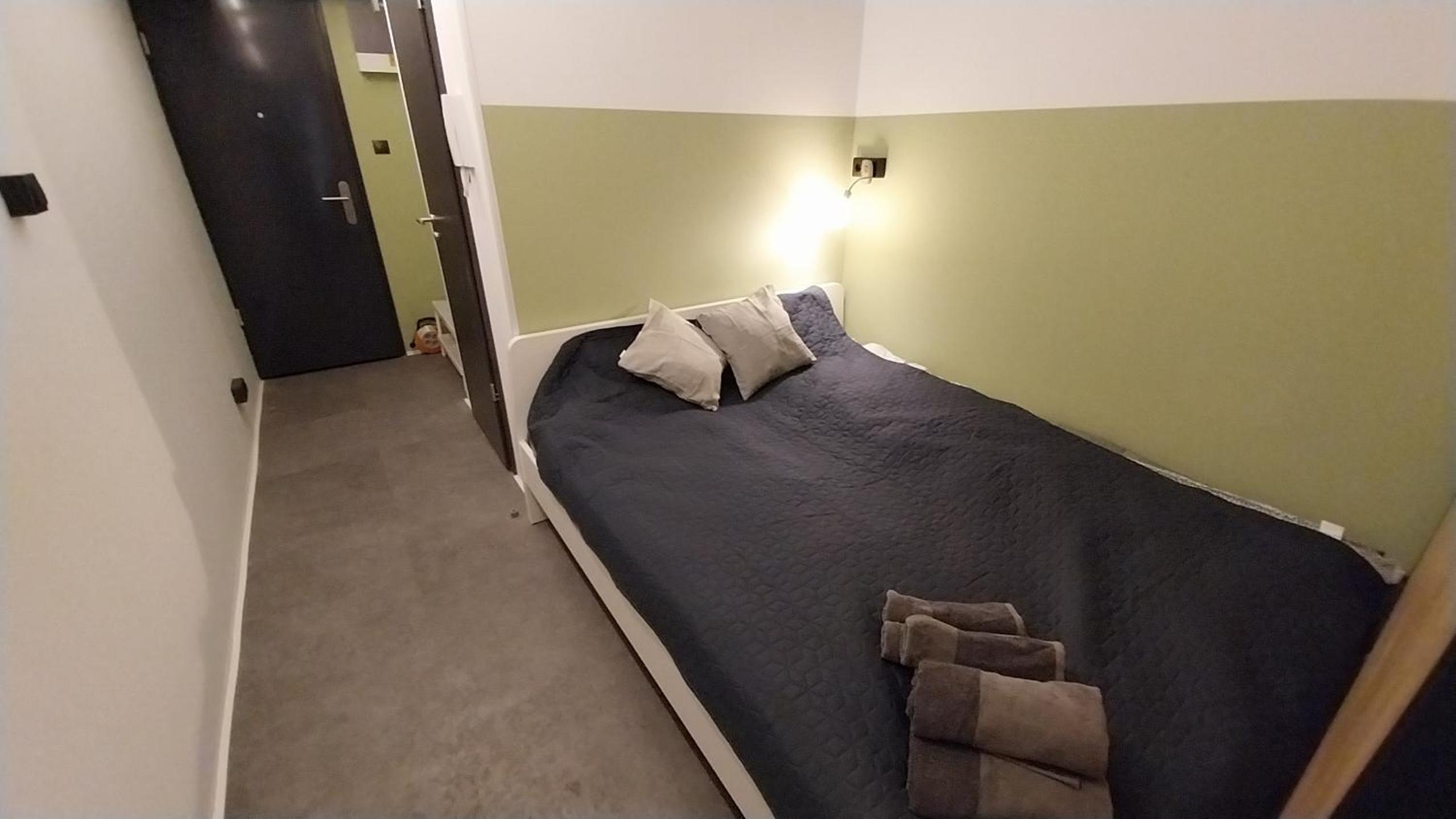 Peaceful Basement Apartment with Terrace & free GYM