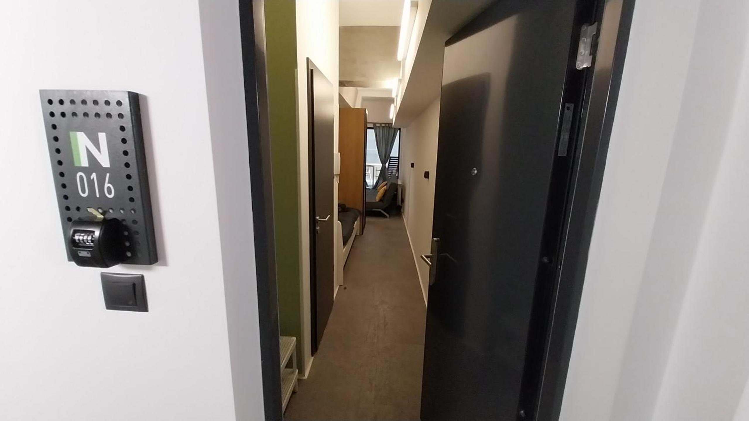 Peaceful Basement Apartment with Terrace & free GYM