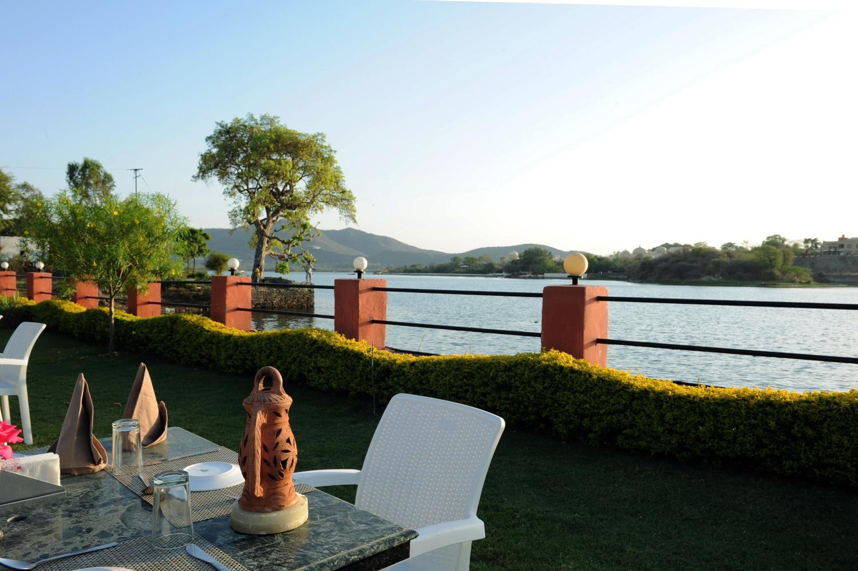 Shree Vilas Orchid - A Pichola Lake Facing Resort view 5