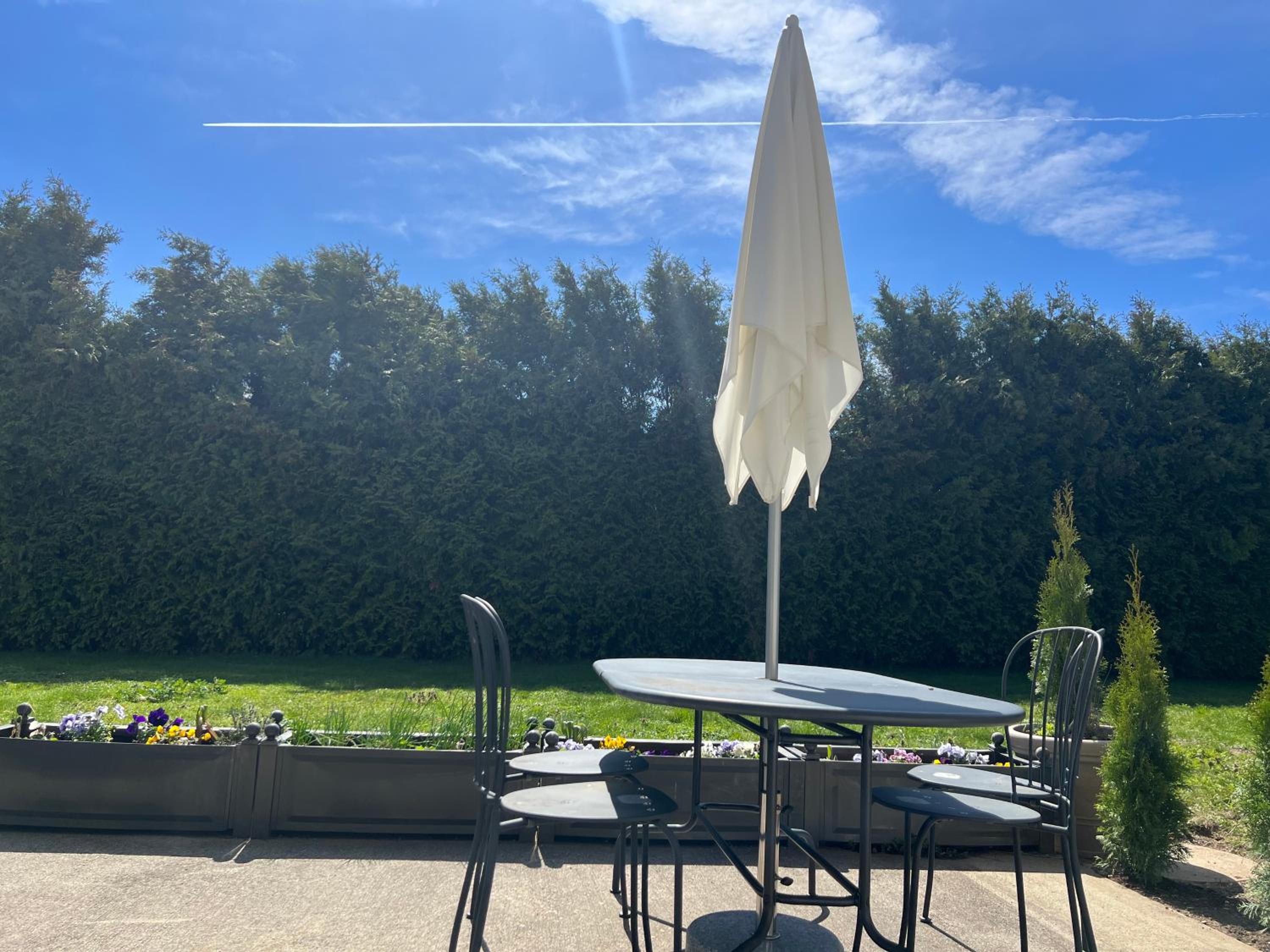 Stylische Gartenwohnung mit Bergblick