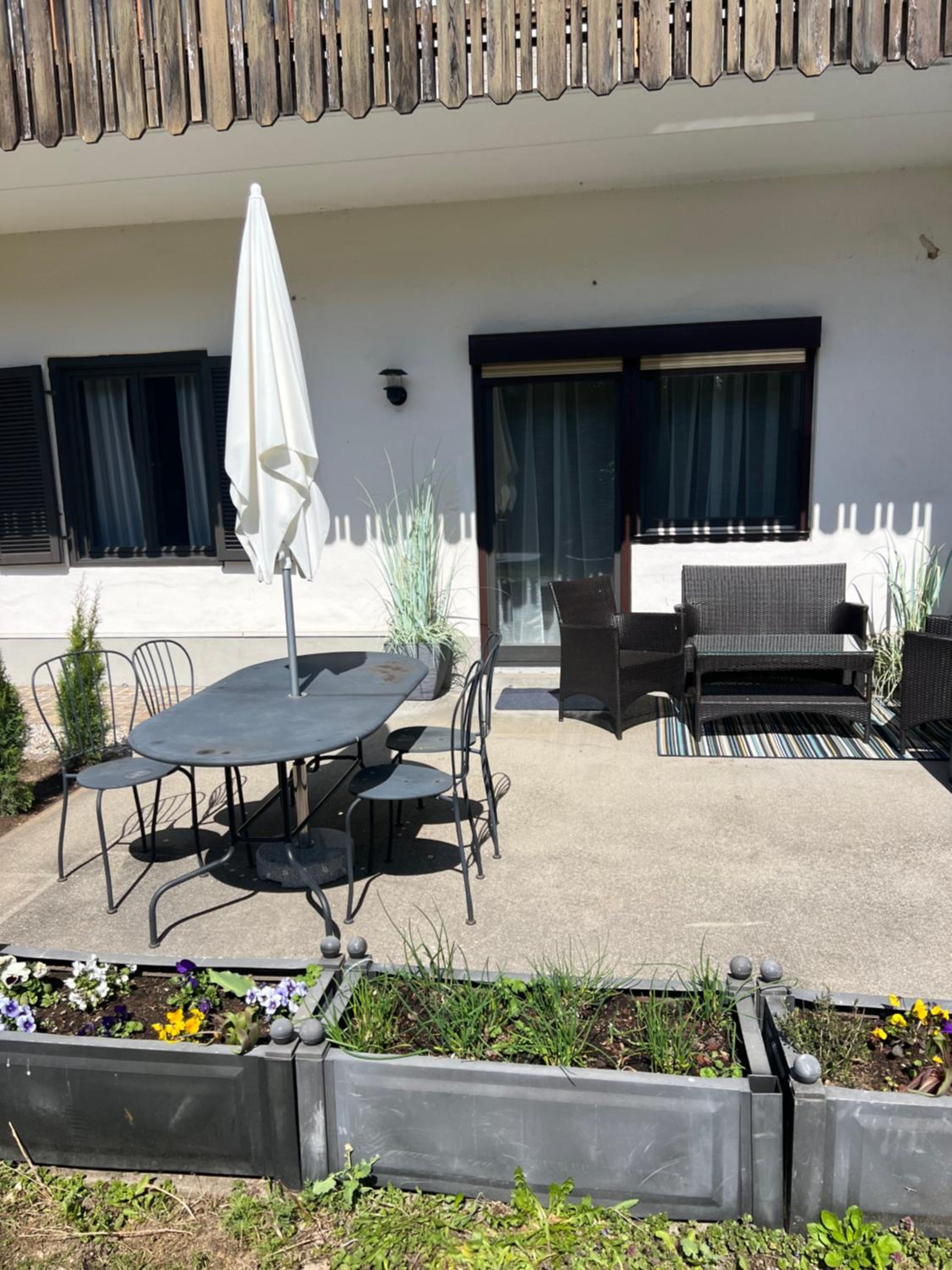 Stylische Gartenwohnung mit Bergblick