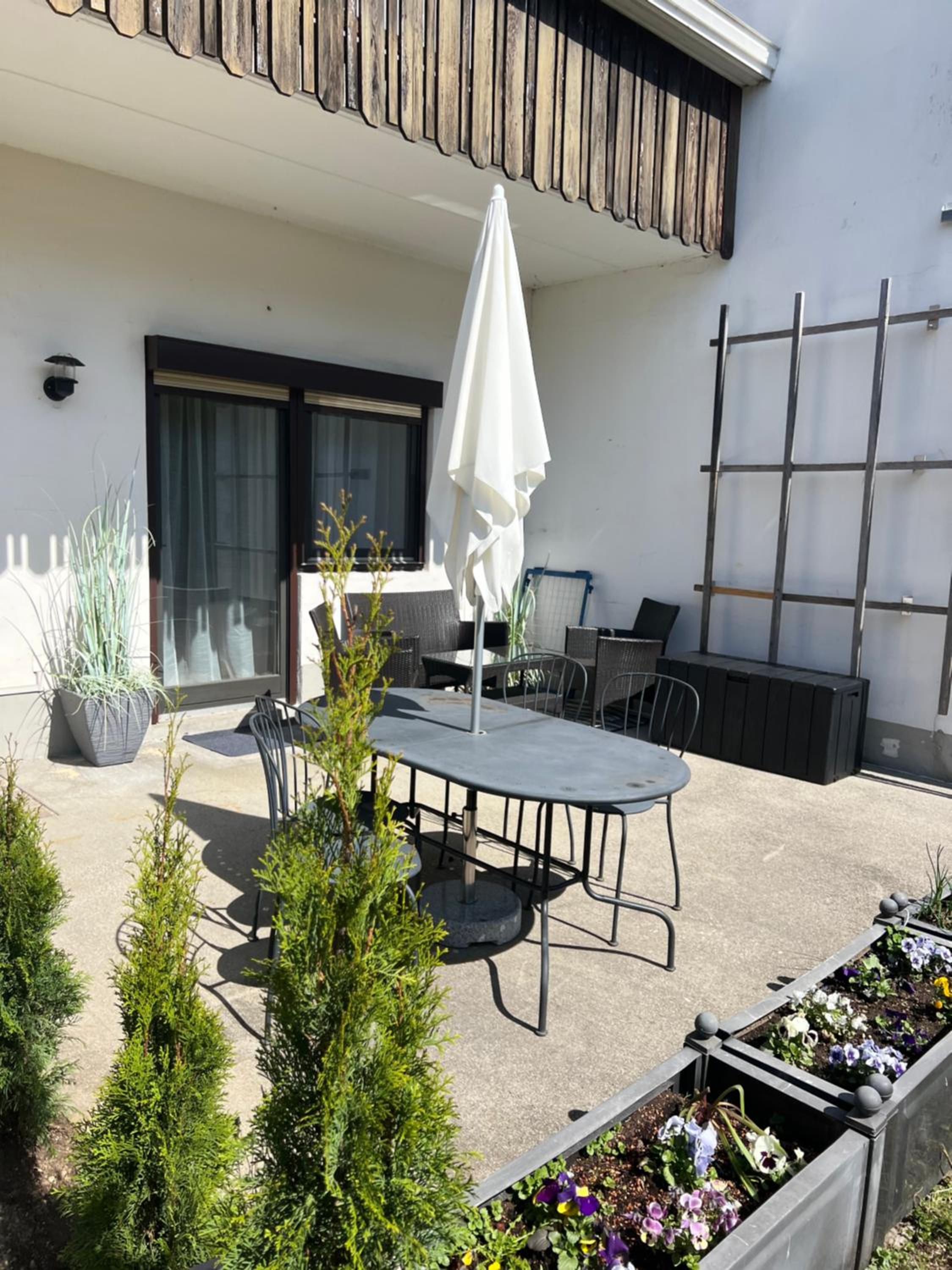 Stylische Gartenwohnung mit Bergblick