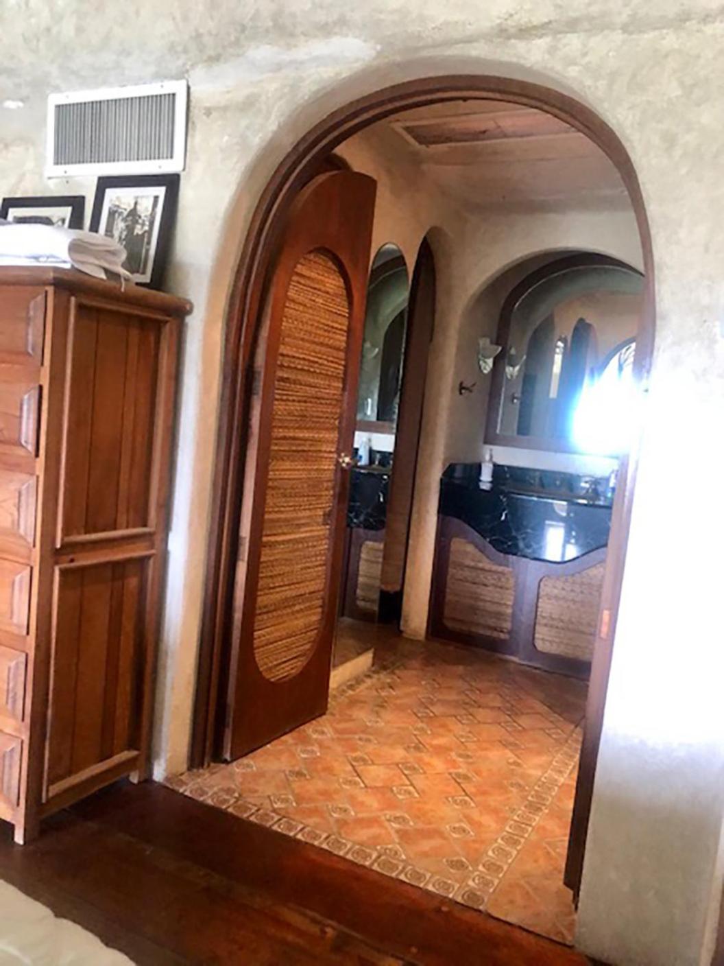 Beautiful apartment fully restored after OTIS in Acapulco Diamante view 4